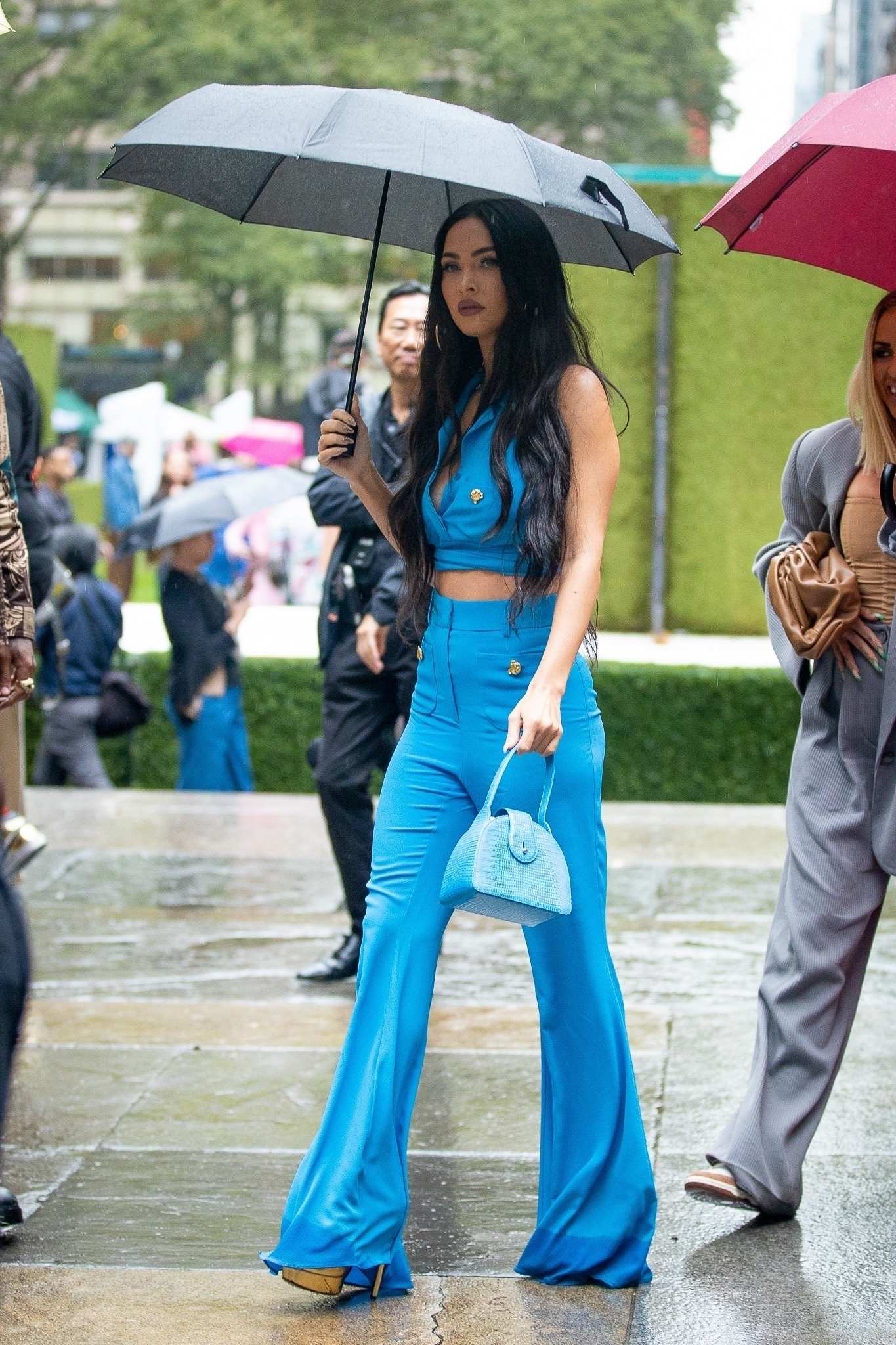 Megan_Fox-_Moschino_fashion_show_in_New_York_September_92C_2021_00024.jpg