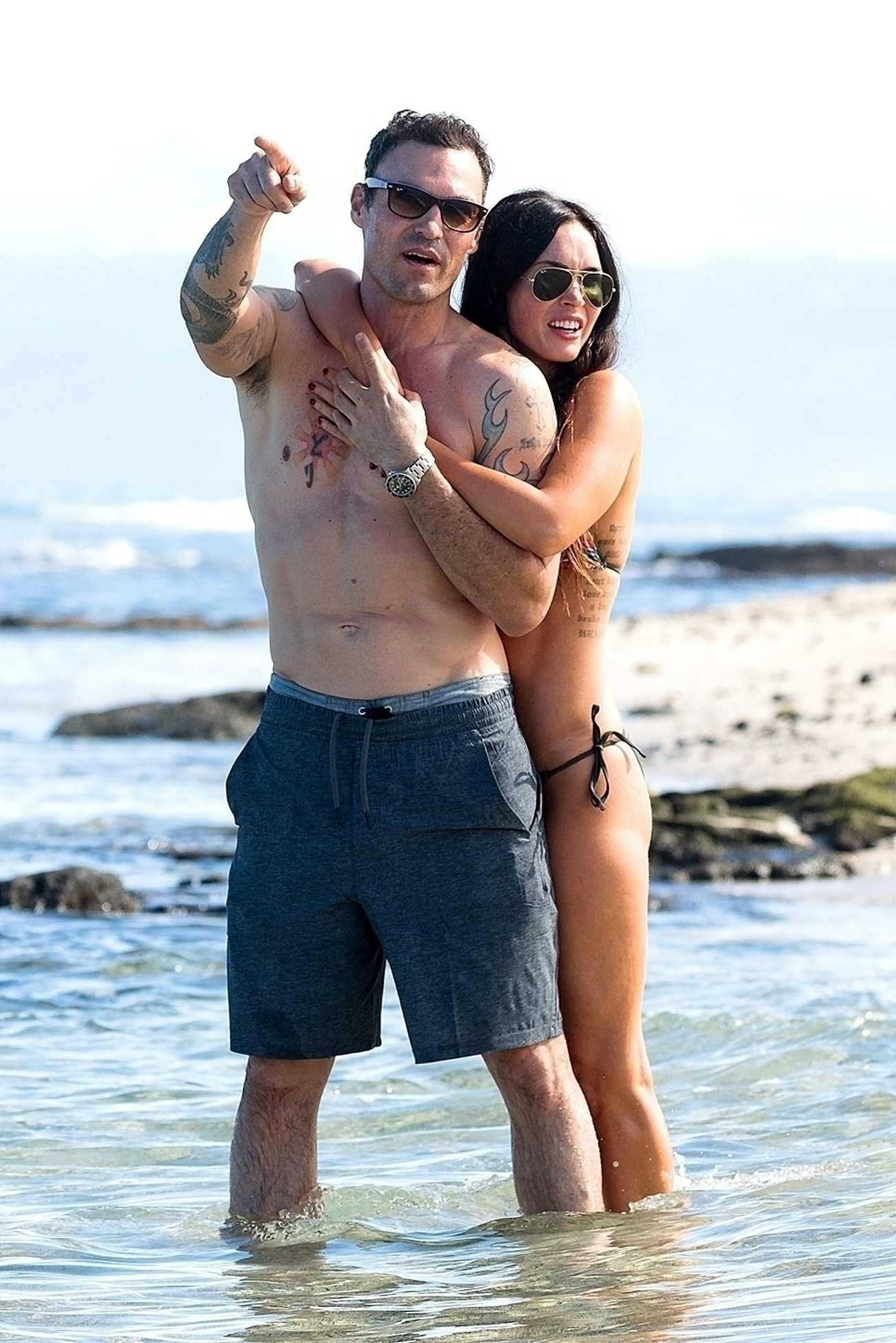 Megan_Fox_and_Brian_Austin_Green_-_Vacations_in_Hawaii_-_April_100010.jpg