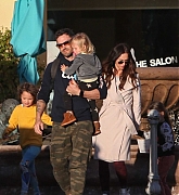 Megan_Fox_and_Brian_Austin_Green_-_take_their_kids_to_Color_Me_Mine_in_Los_Angeles_02172019-03.jpg