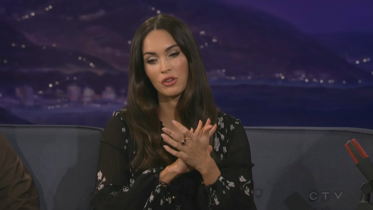 megan-fox-conan-2016-06-08-hdtv-720p-3.jpg