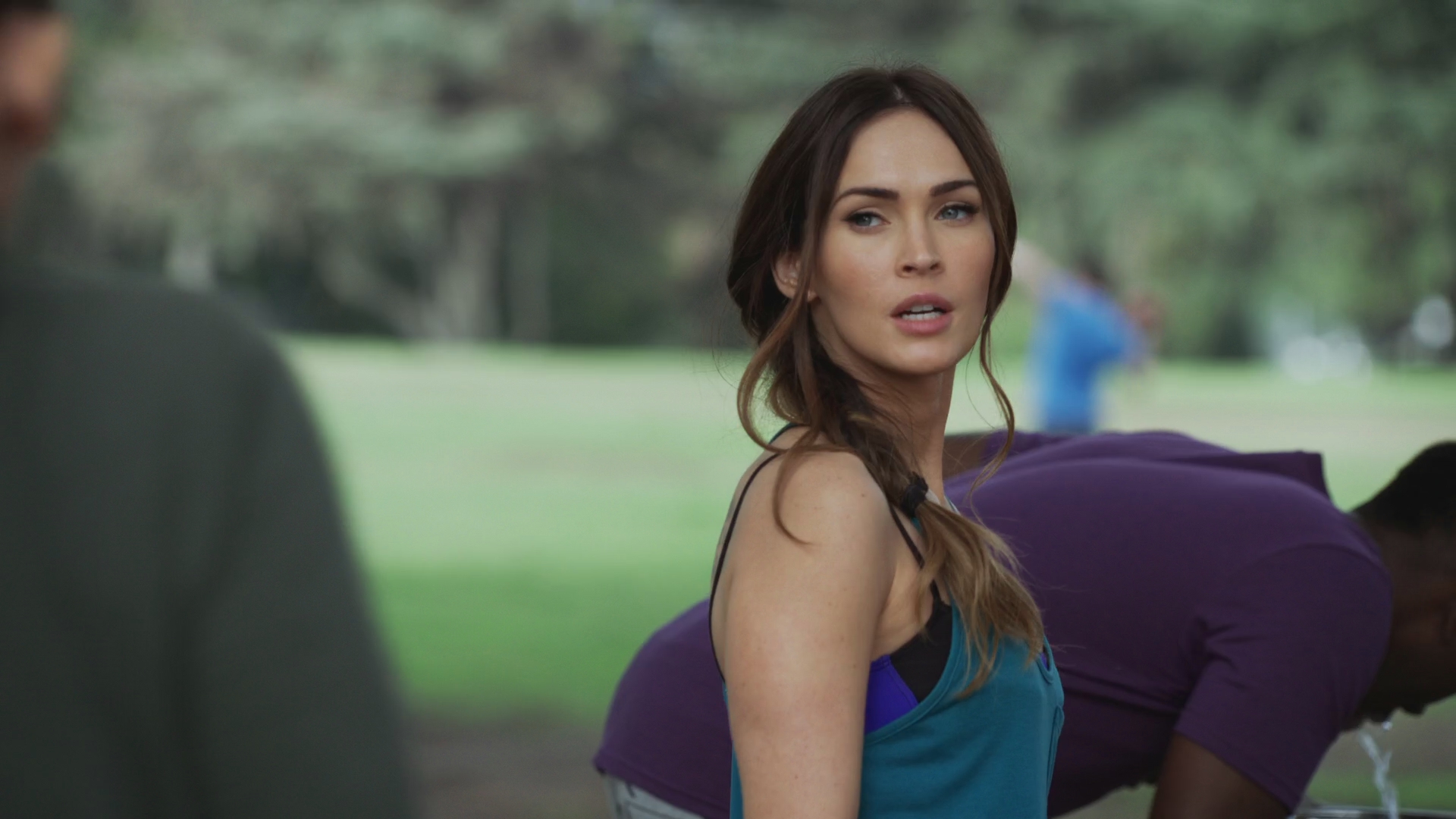 megan-fox-new-girl-s05e07-2016-hd-1080p-3.jpg