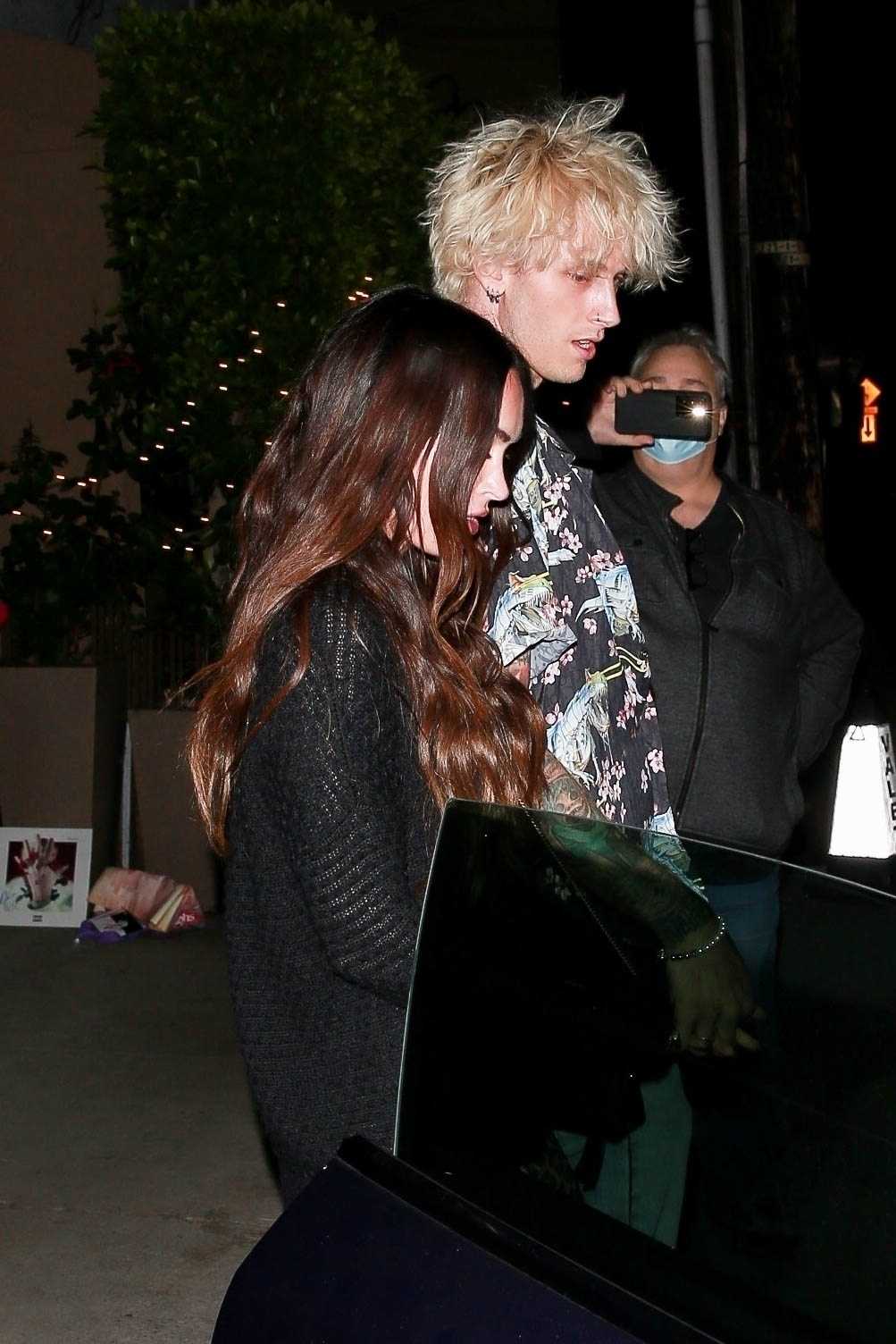 Machine_Gun_Kelly___Megan_Fox_-_Leaving_their_dinner_date_in_Santa_Monica2C_California_10092020-09.jpg
