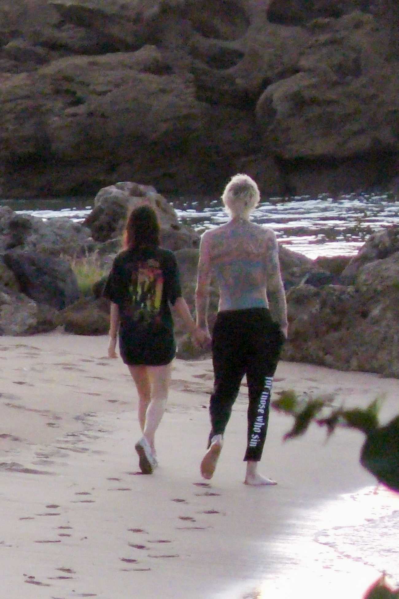 Machine_Gun_Kelly___Megan_Fox_-_On_the_beach_in_San_Juan2C_Puerto_Rico_07242020-07.jpg