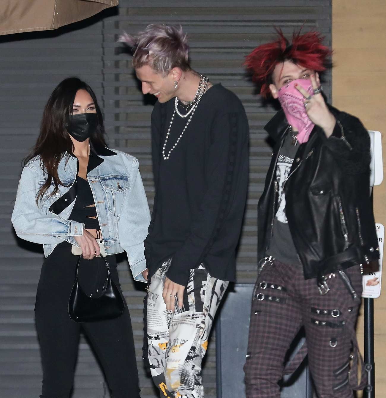 Machine_Gun_Kelly___Megan_Fox_-_seen_leaving_dinner_with_friends_at_Nobu_in_Malibu2C_California__03012021_04.jpg