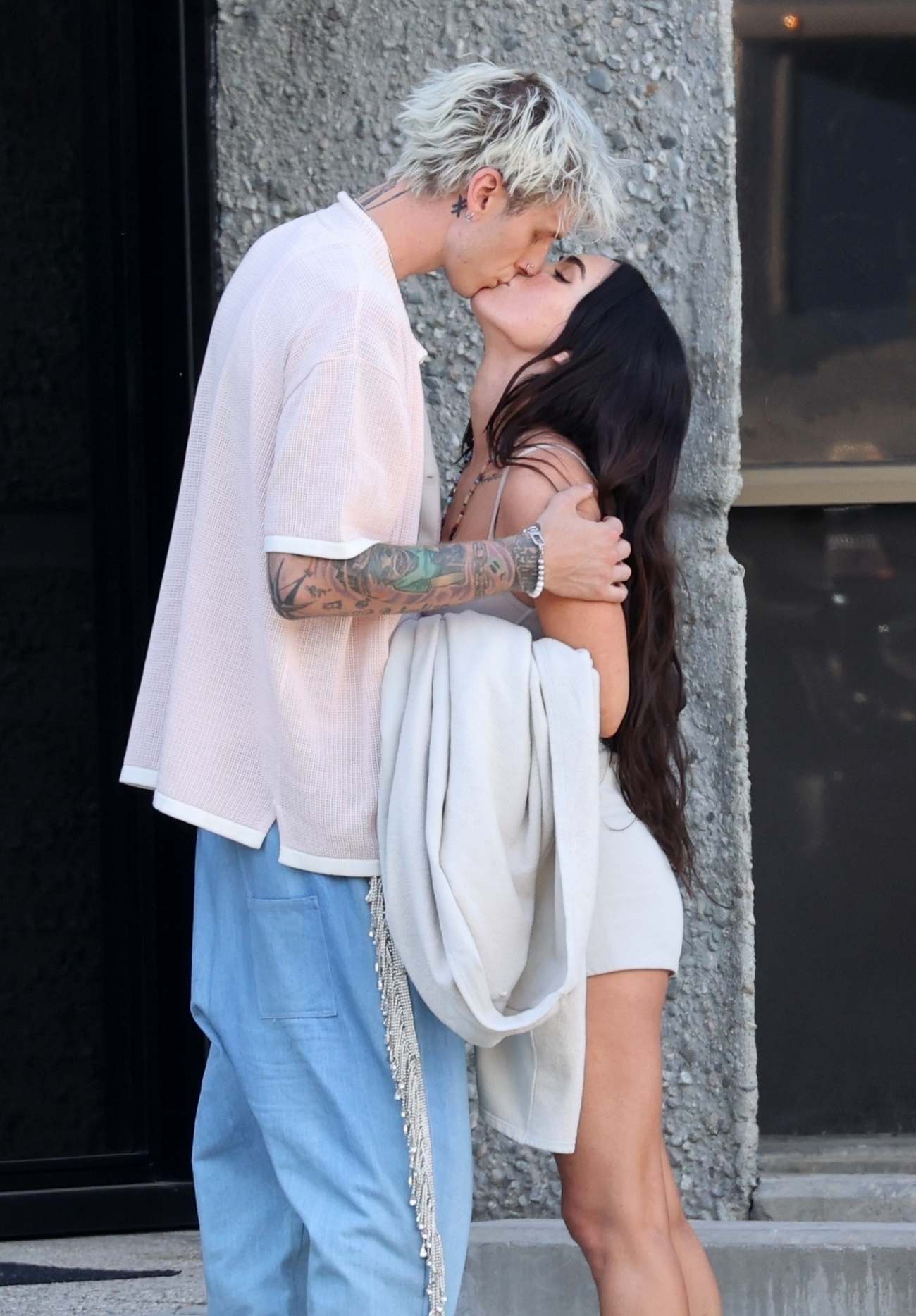 Machine_Gun_Kelly___Megan_Fox_-_spotted_out___about_together_in_Los_Angeles2C_California__06012021_01.jpg