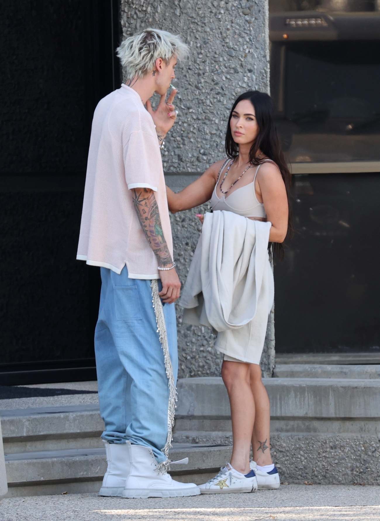 Machine_Gun_Kelly___Megan_Fox_-_spotted_out___about_together_in_Los_Angeles2C_California__06012021_11.jpg