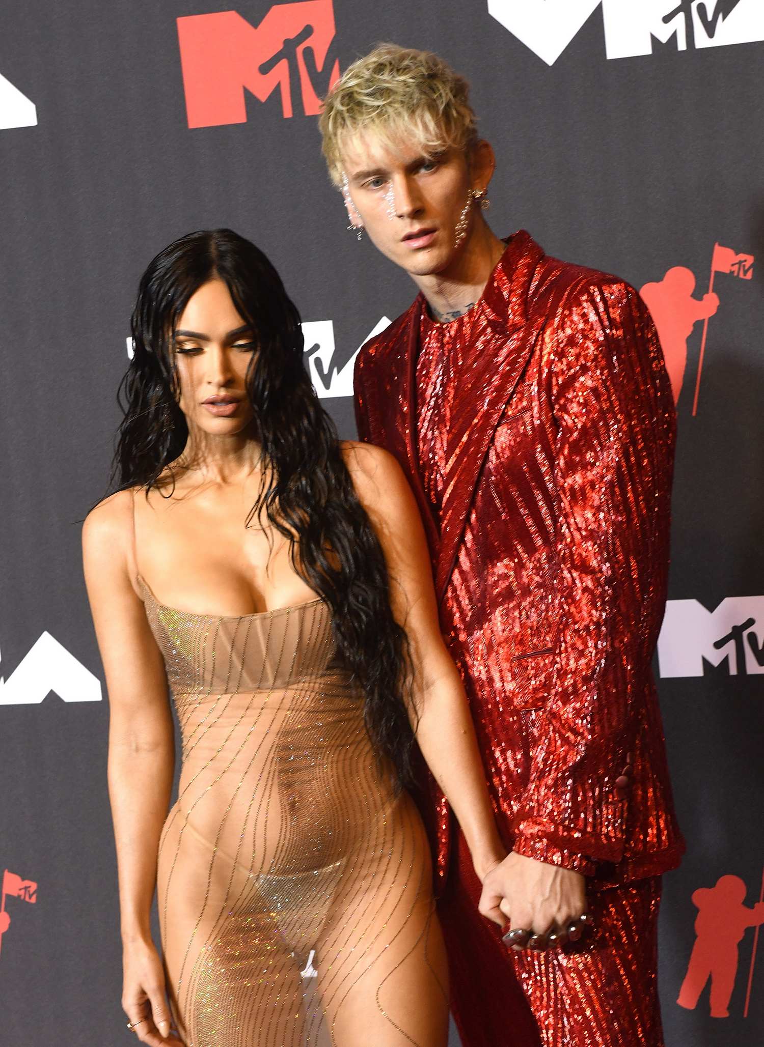 Megan_Fox_-_2021_MTV_Video_music_Awards_in_Brooklyn2C_New_York_September_122C_2021_00015.jpg