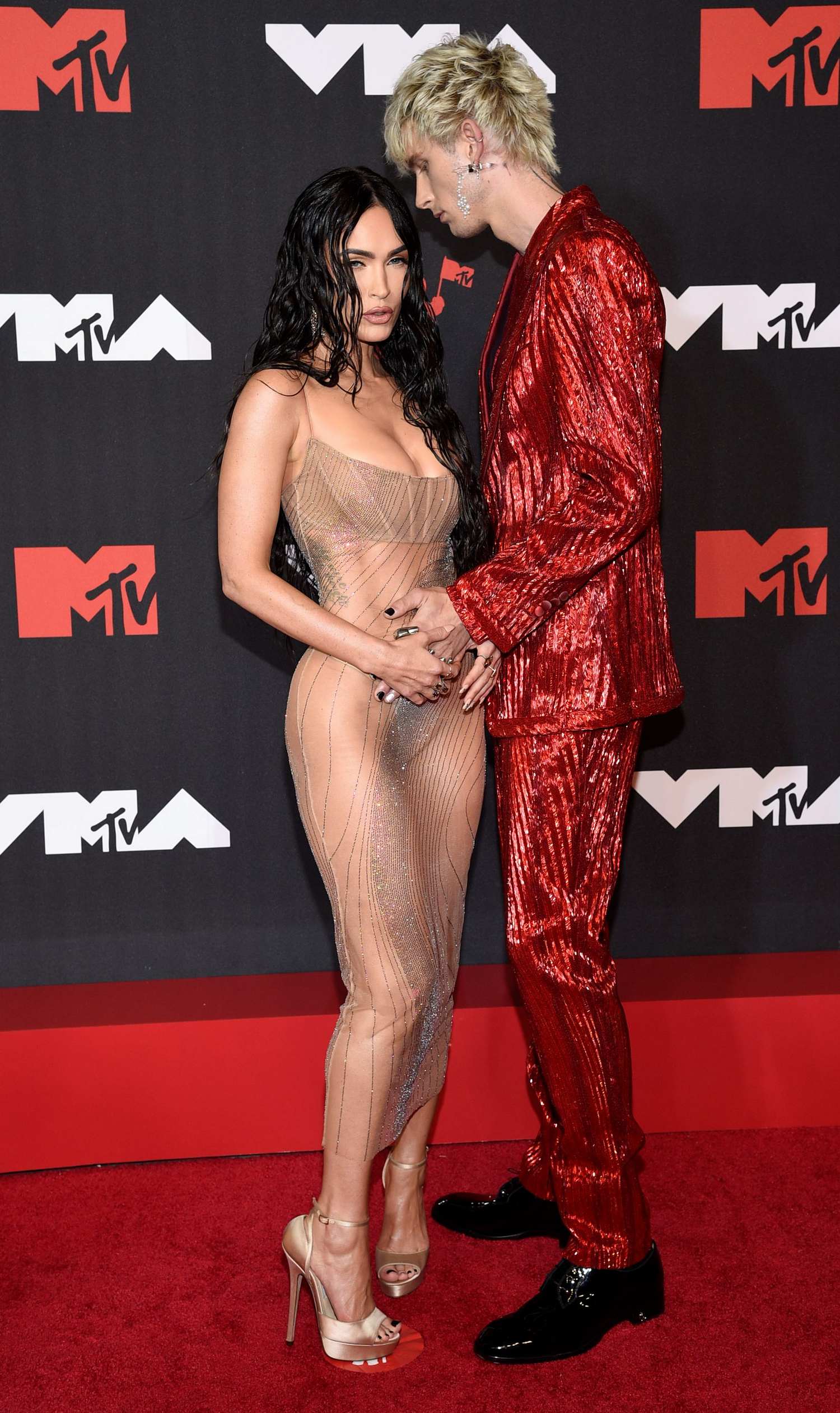 Megan_Fox_-_2021_MTV_Video_music_Awards_in_Brooklyn2C_New_York_September_122C_2021_00022.jpg