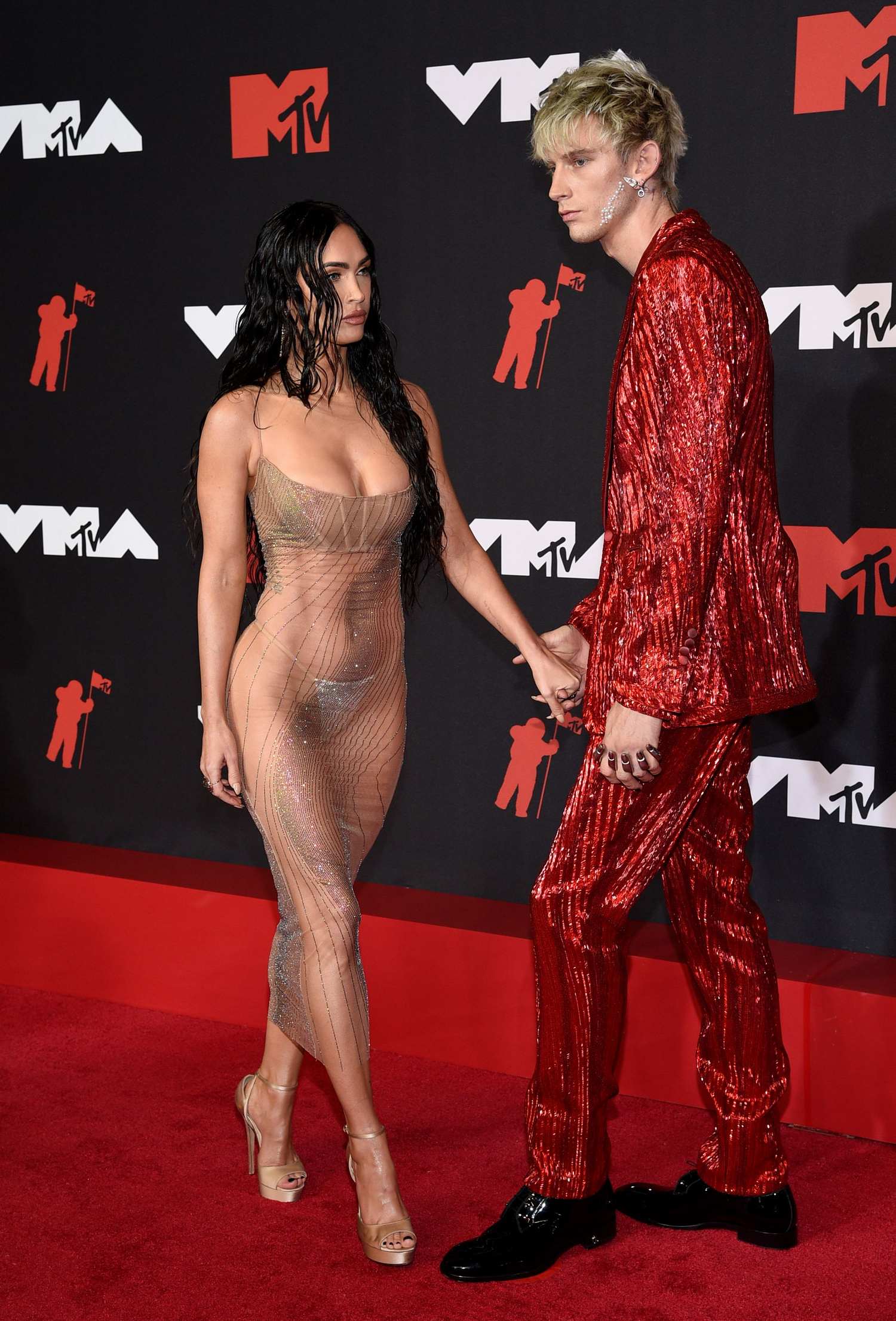 Megan_Fox_-_2021_MTV_Video_music_Awards_in_Brooklyn2C_New_York_September_122C_2021_00024.jpg