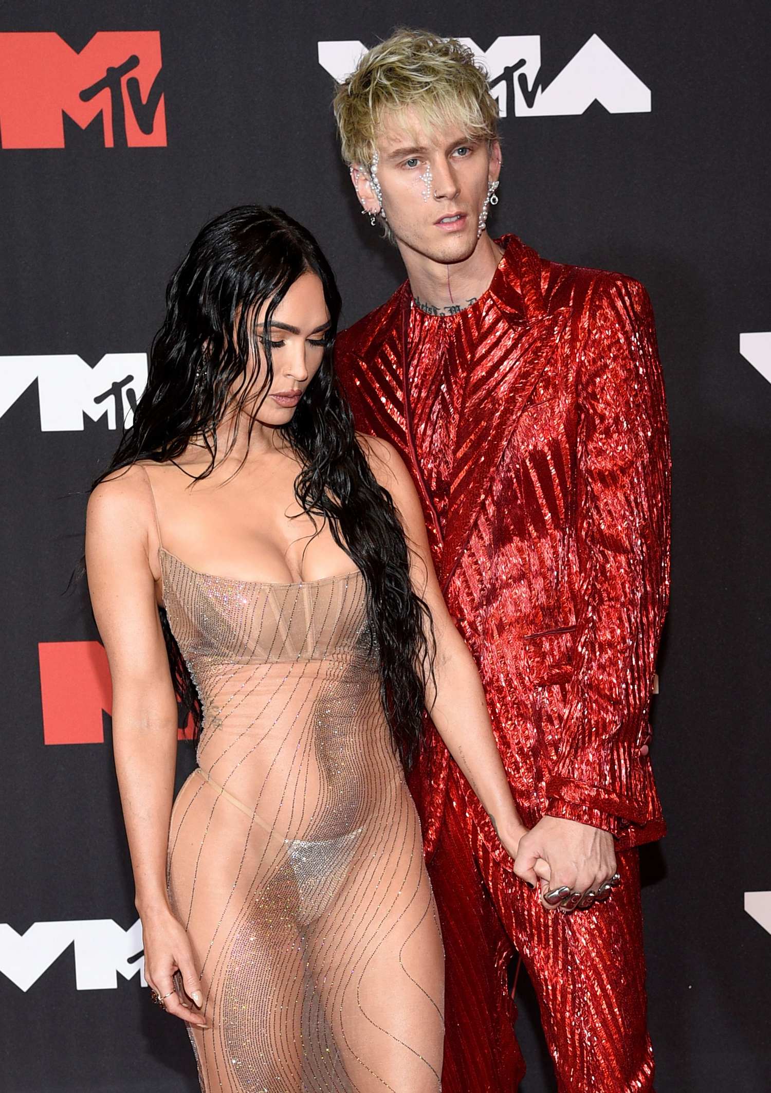 Megan_Fox_-_2021_MTV_Video_music_Awards_in_Brooklyn2C_New_York_September_122C_2021_00026.jpg