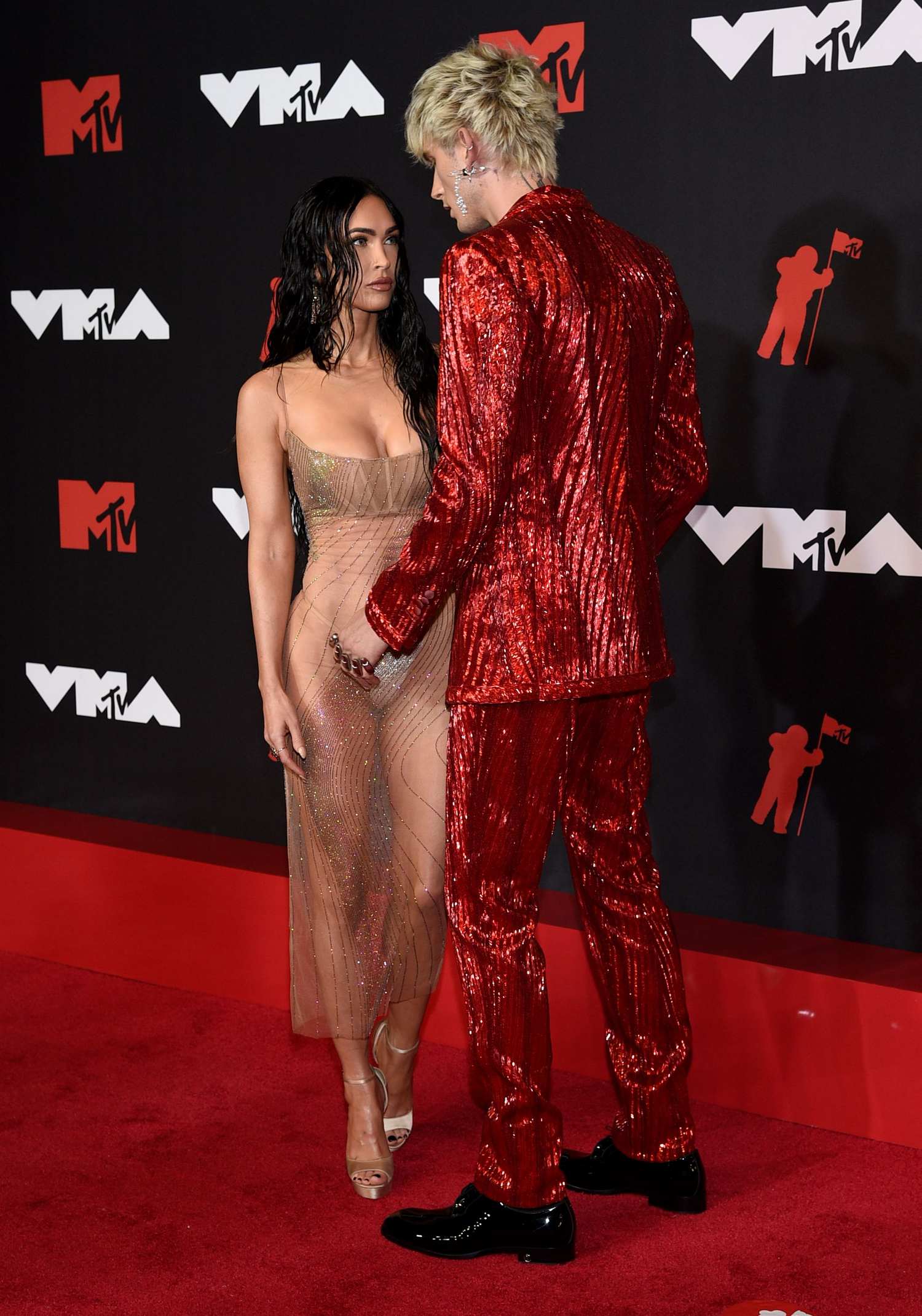 Megan_Fox_-_2021_MTV_Video_music_Awards_in_Brooklyn2C_New_York_September_122C_2021_00027.jpg
