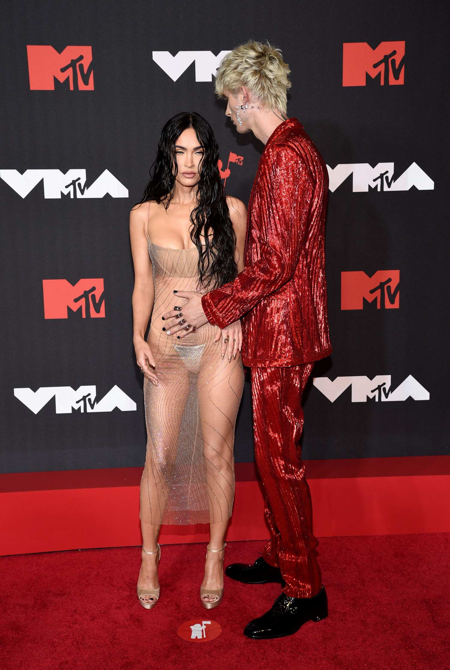 Megan_Fox_-_2021_MTV_Video_music_Awards_in_Brooklyn2C_New_York_September_122C_2021_00029.jpg