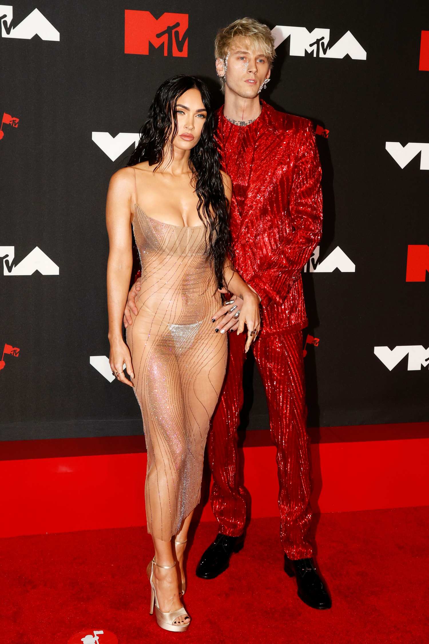 Megan_Fox_-_2021_MTV_Video_music_Awards_in_Brooklyn2C_New_York_September_122C_2021_00043.jpg