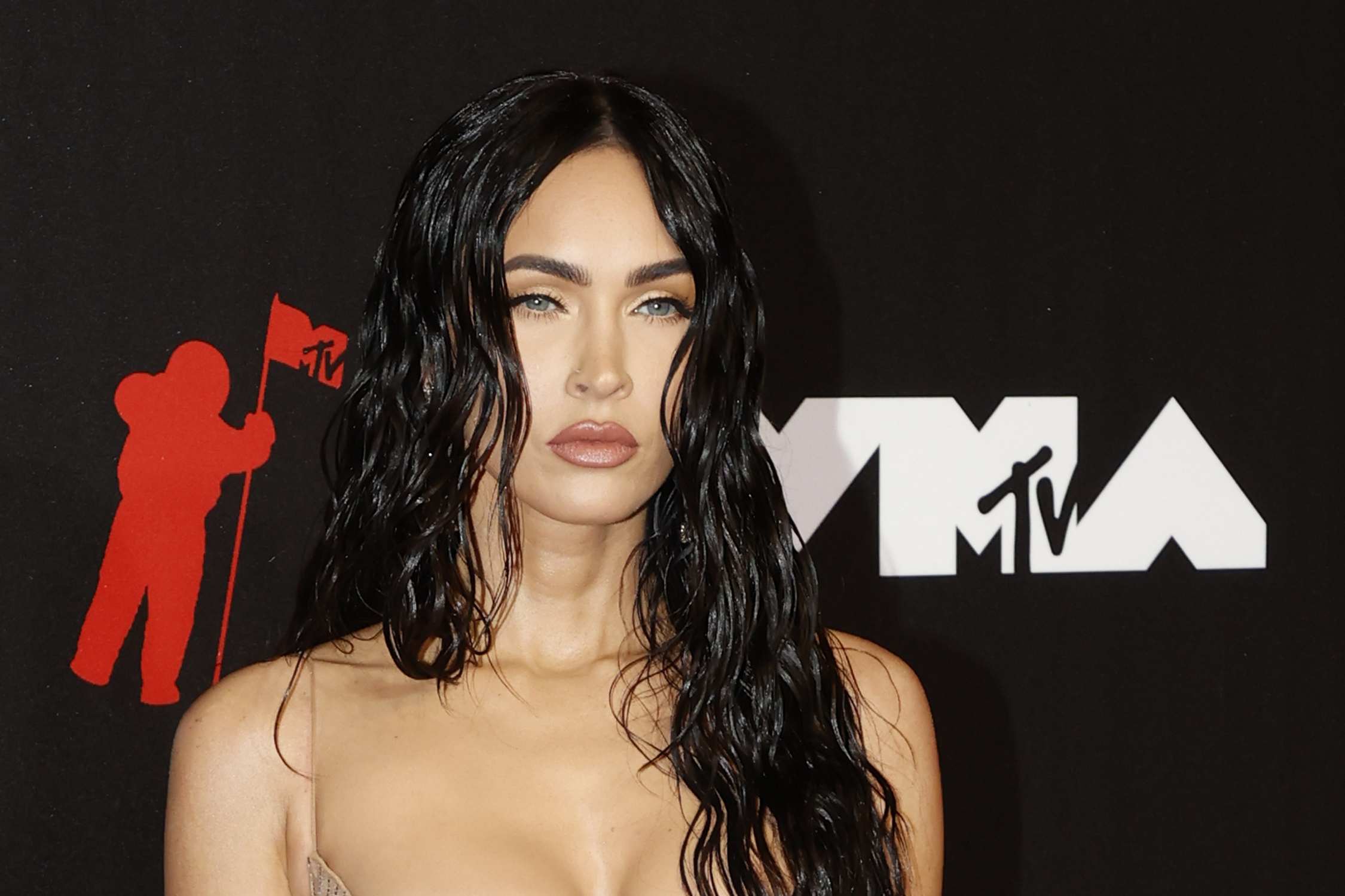 Megan_Fox_-_2021_MTV_Video_music_Awards_in_Brooklyn2C_New_York_September_122C_2021_00044.jpg