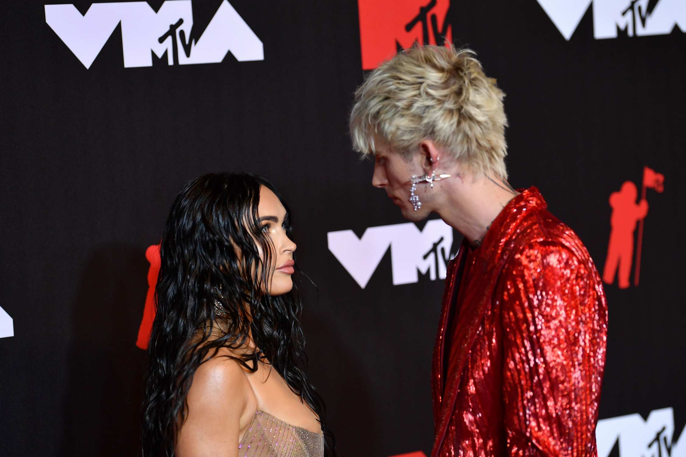 Megan_Fox_-_2021_MTV_Video_music_Awards_in_Brooklyn2C_New_York_September_122C_2021_00047.jpg
