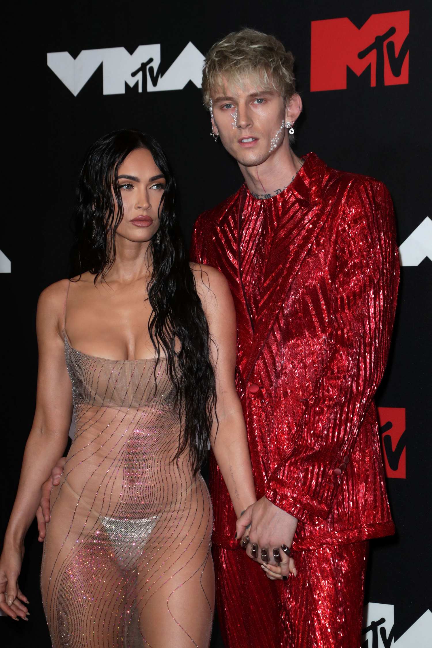 Megan_Fox_-_2021_MTV_Video_music_Awards_in_Brooklyn2C_New_York_September_122C_2021_00056.jpg