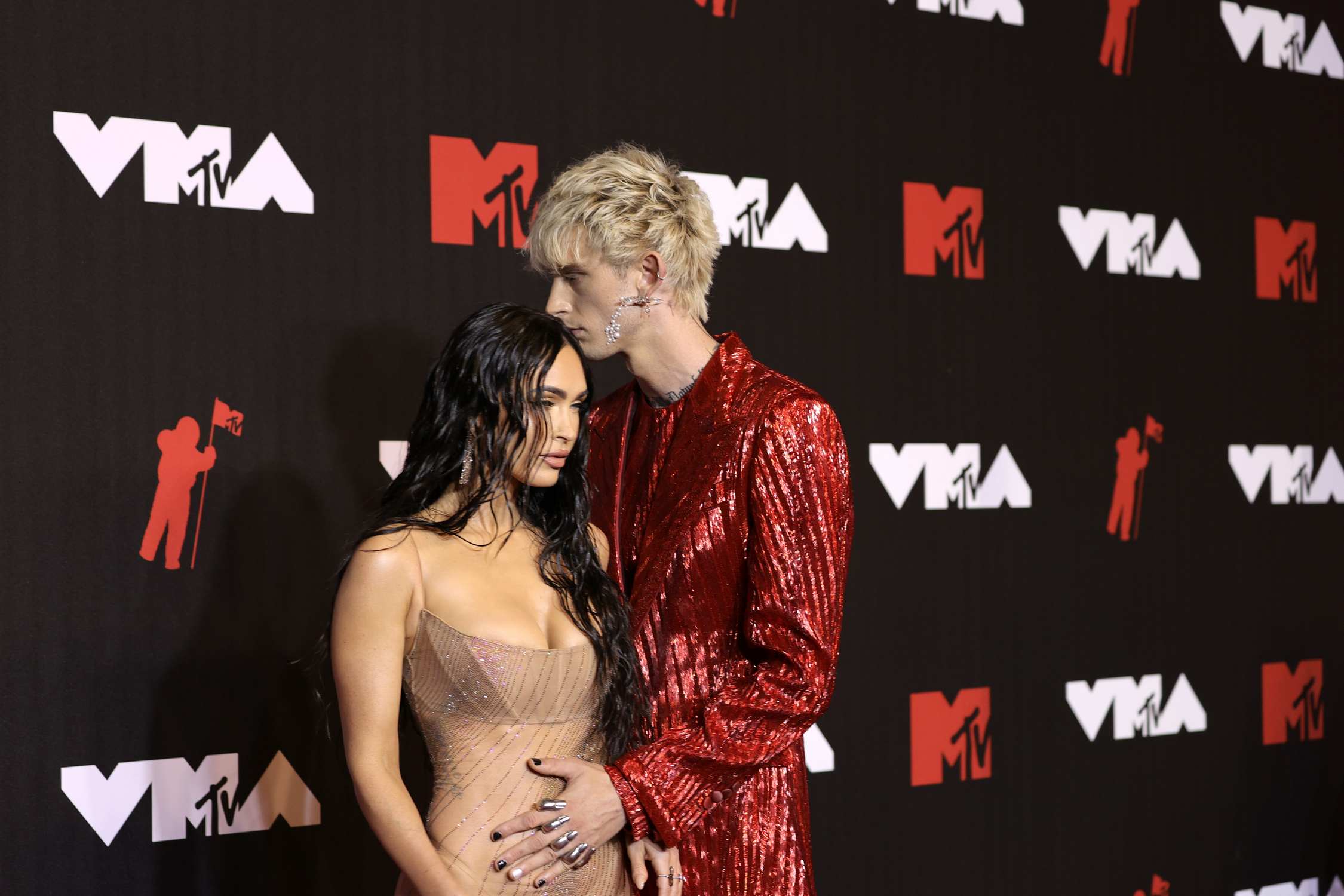 Megan_Fox_-_2021_MTV_Video_music_Awards_in_Brooklyn2C_New_York_September_122C_2021_00069.jpg