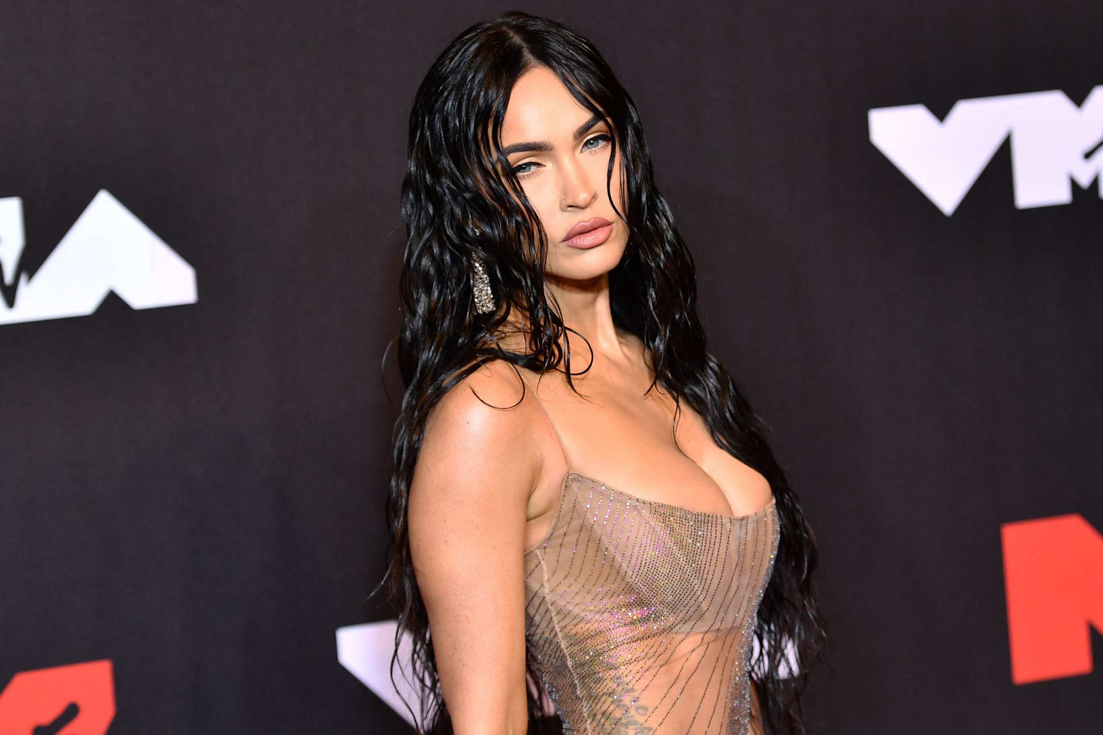 Megan_Fox_-_2021_MTV_Video_music_Awards_in_Brooklyn2C_New_York_September_122C_2021_00079.jpg