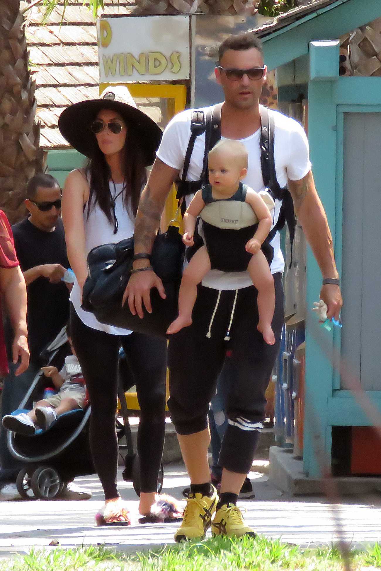 Megan_Fox_-_And_Brian_Austin_Green_take_their_kids_to_the_zoo_in_Santa_Barbara_on_July_9-02.jpg