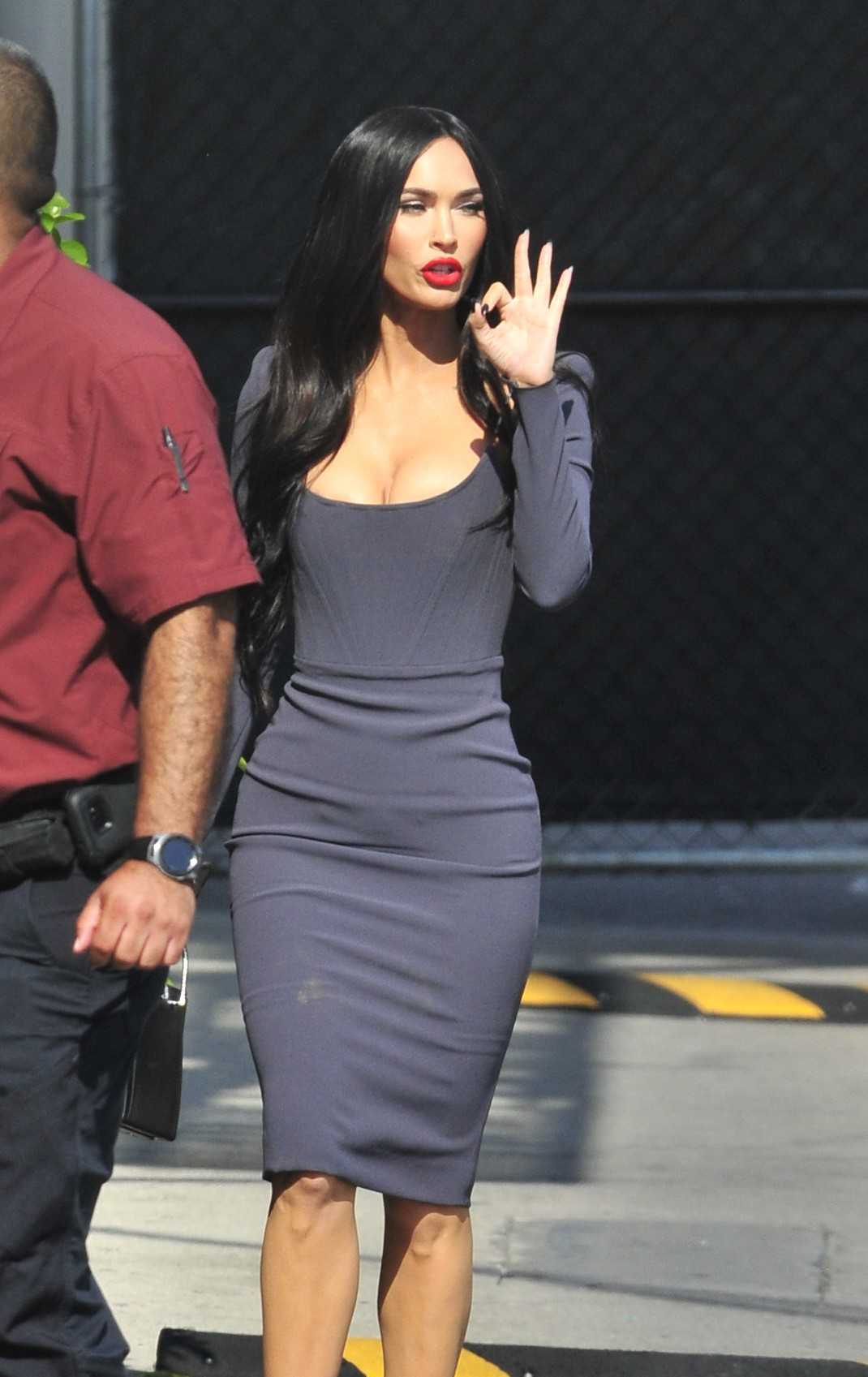 Megan_Fox_-_Arrives_at_Jimmy_Kimmel_Live_in_Hollywood_July_122C_2021_01.jpg