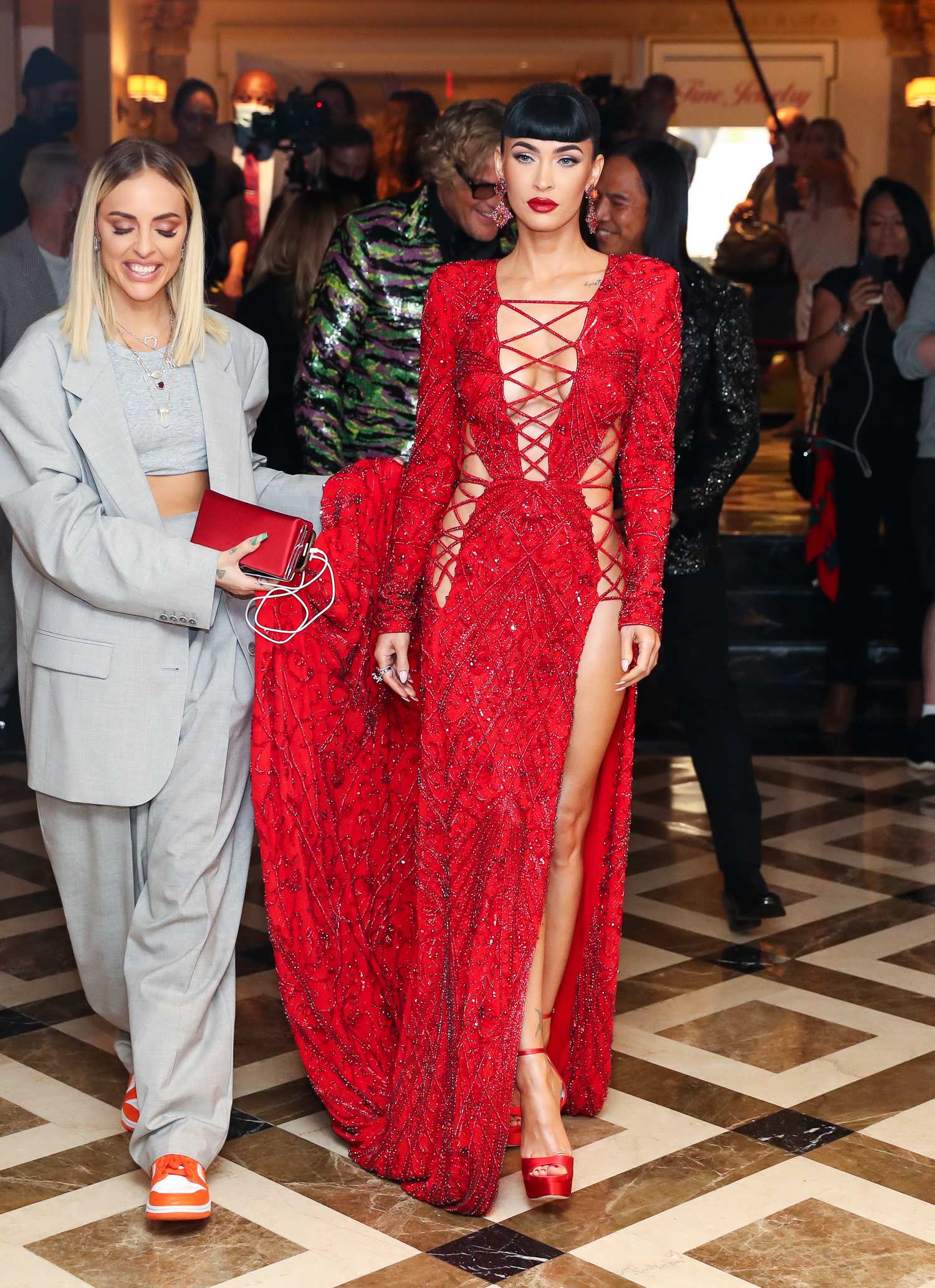 Megan_Fox_-_DUNDAS_x_REVOLVE_Met_Gala_Table_Departures_at_The_Pierre_in_New_York_City2C_09132021_00006.jpg