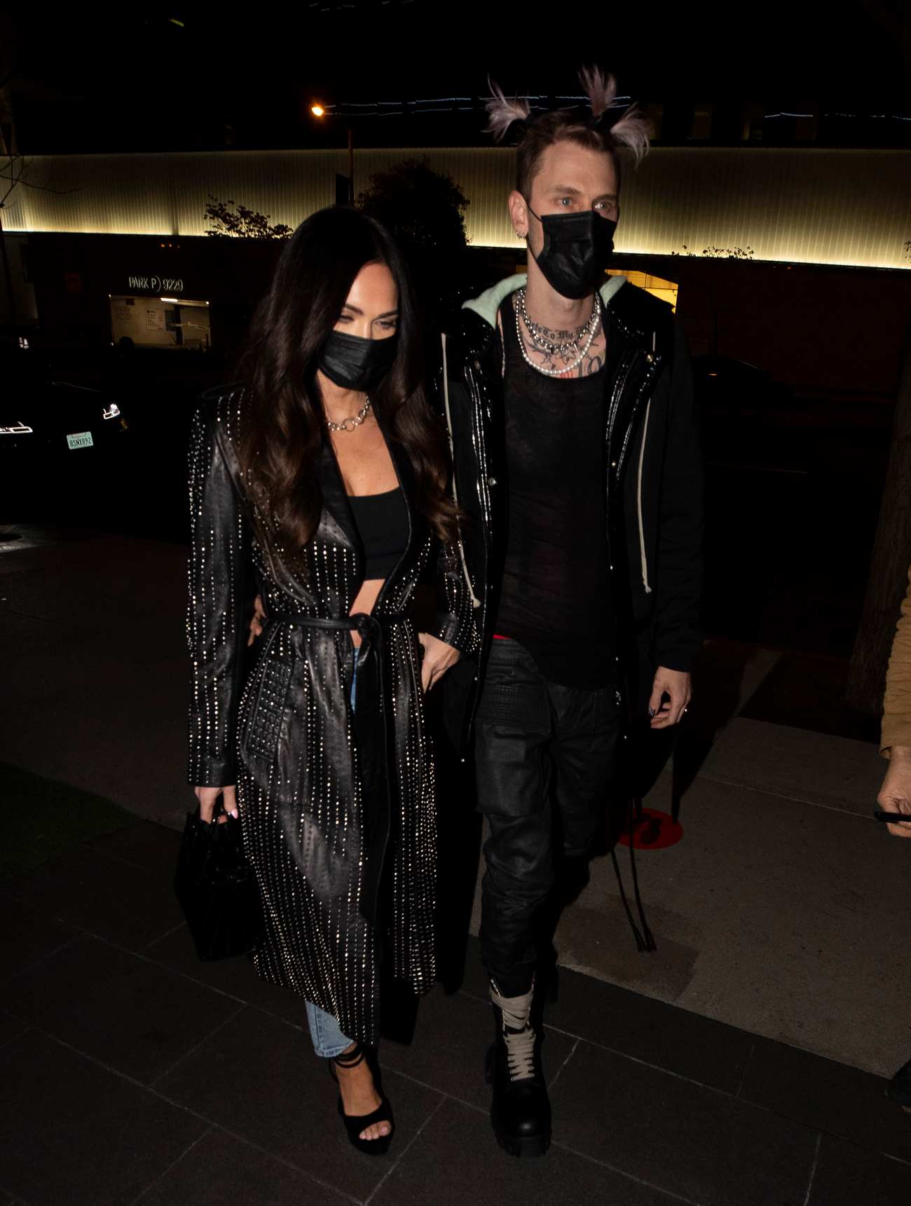 Megan_Fox_-_Dining_at_BOA_steakhouse_in_Los_Angeles_March_52C_2021_02.jpg