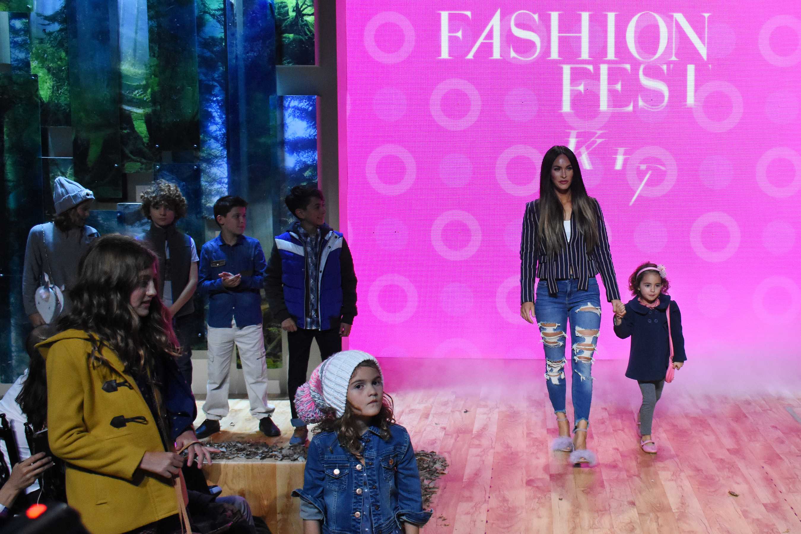 Megan_Fox_-_Fashion_Fest_Kids_AutumnWinter_2017_at_Fronton_Mexico_on_September_7-01.jpg