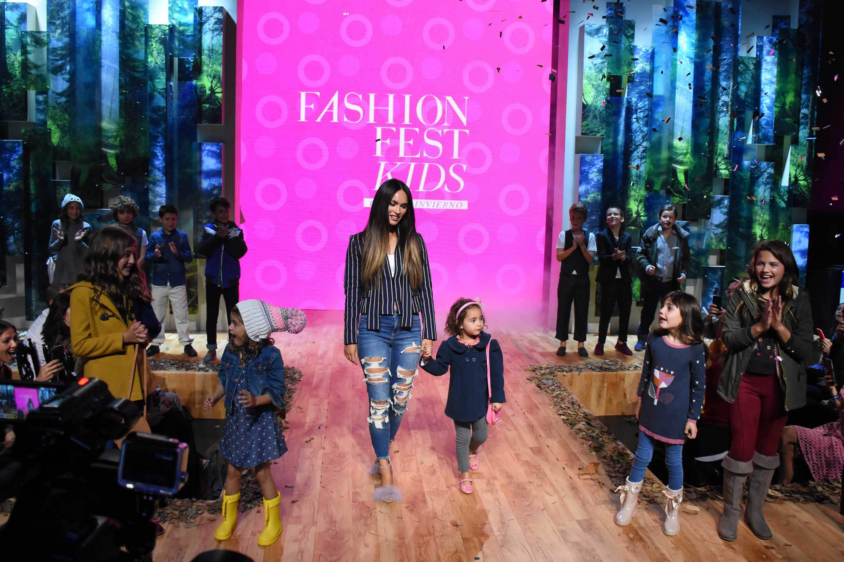 Megan_Fox_-_Fashion_Fest_Kids_AutumnWinter_2017_at_Fronton_Mexico_on_September_7-02.jpg