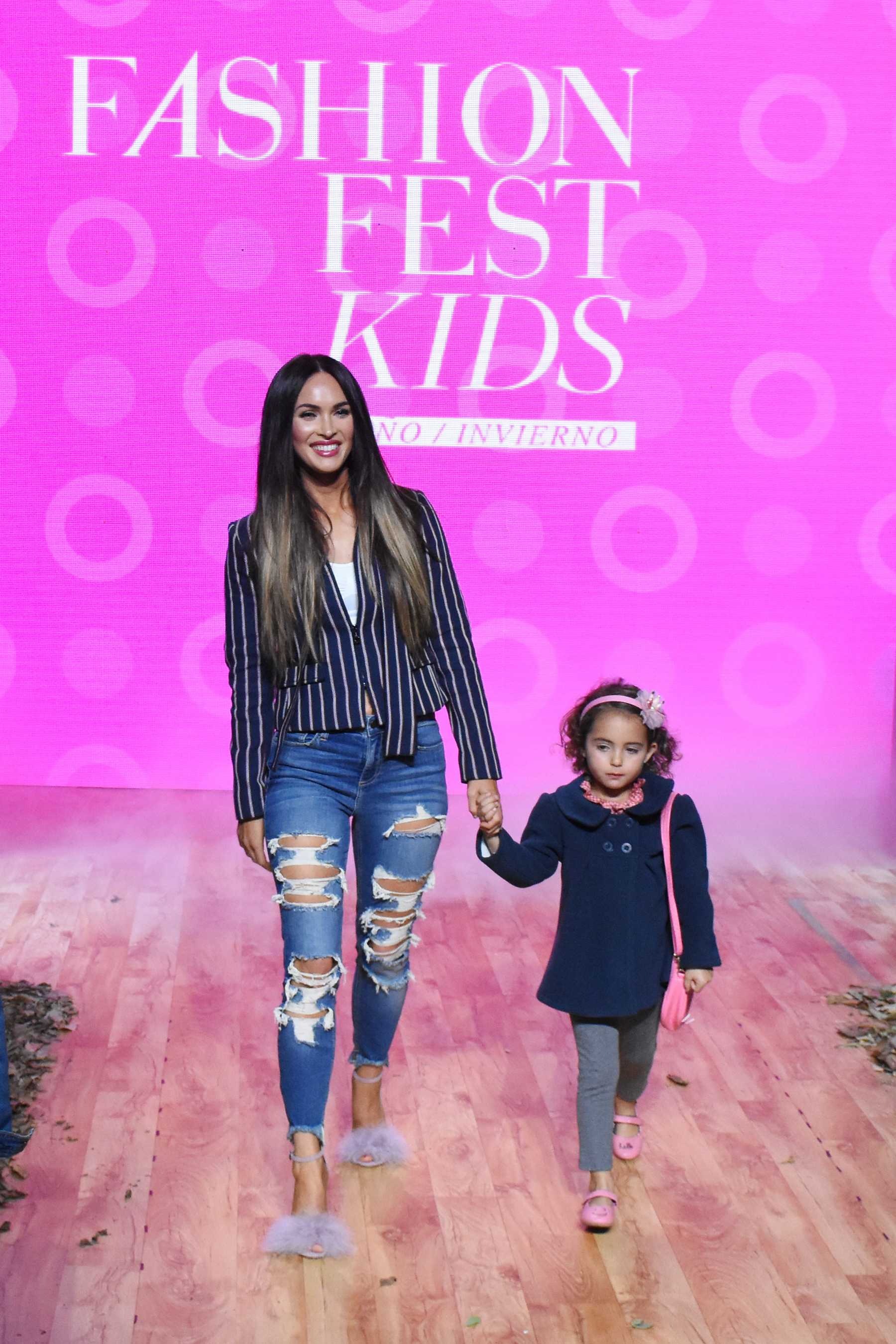 Megan_Fox_-_Fashion_Fest_Kids_AutumnWinter_2017_at_Fronton_Mexico_on_September_7-09.jpg