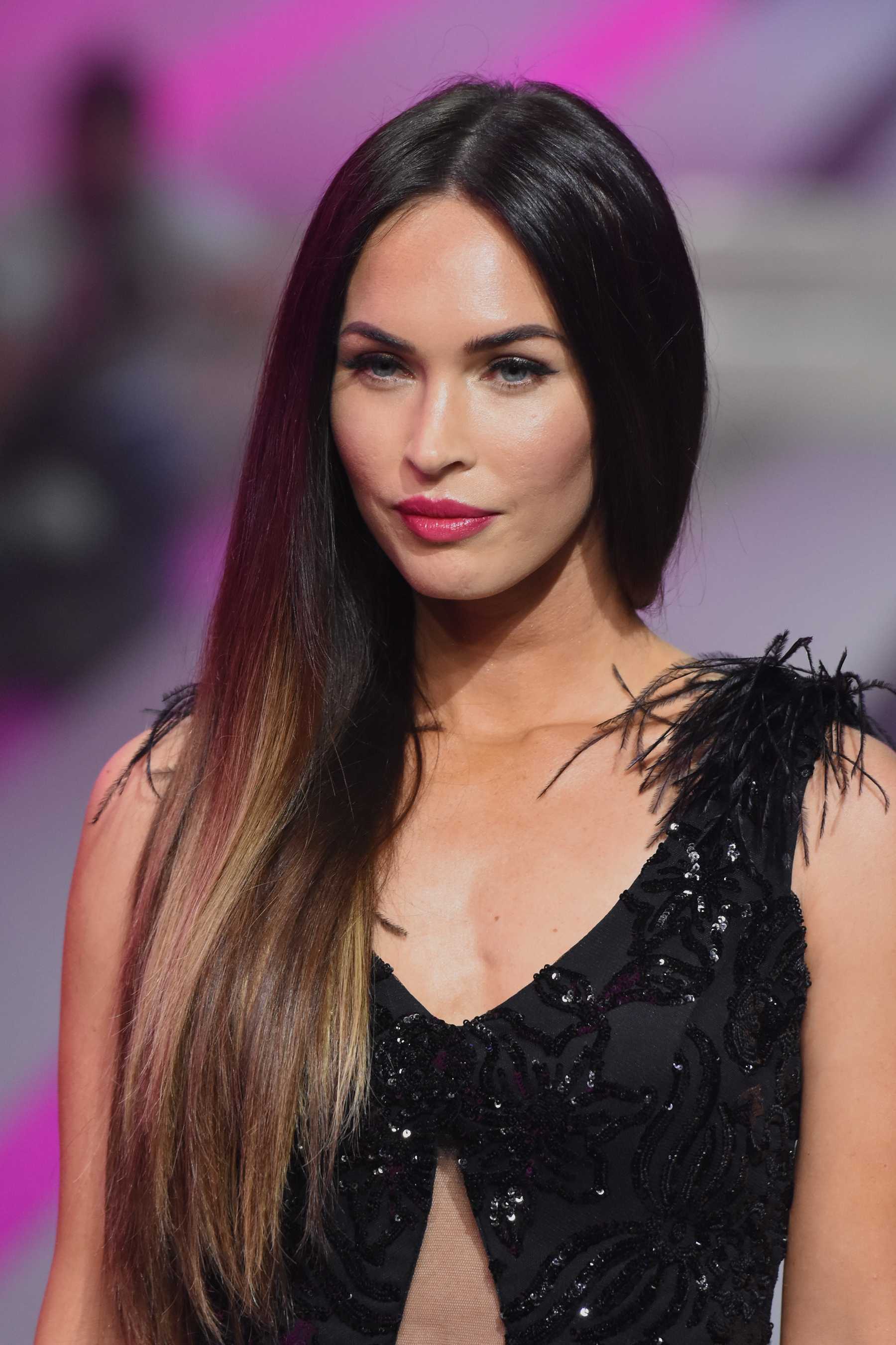 Megan_Fox_-_Fashion_Fest_Kids_AutumnWinter_2017_at_Fronton_Mexico_on_September_7-17.jpg