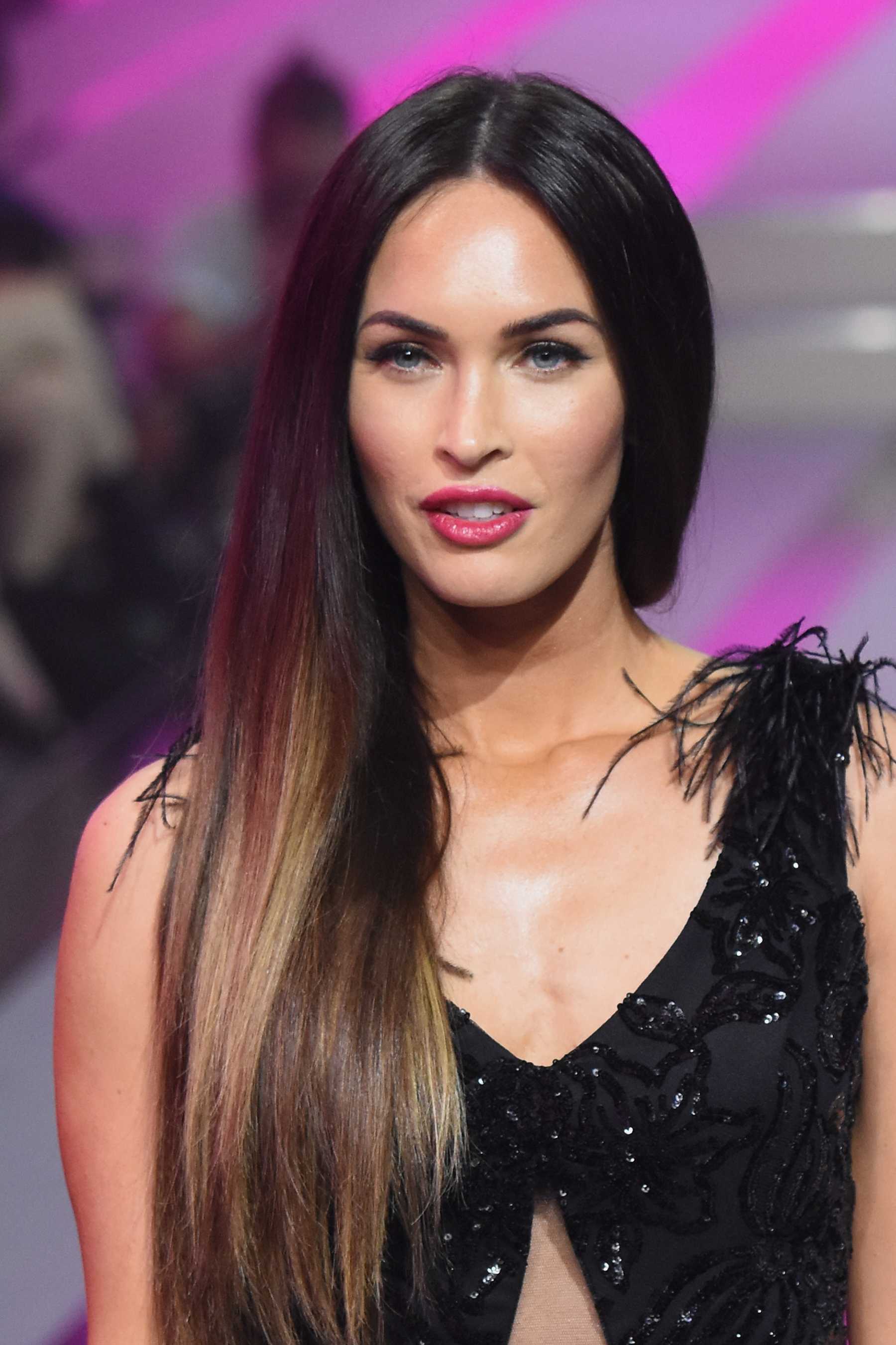 Megan_Fox_-_Fashion_Fest_Kids_AutumnWinter_2017_at_Fronton_Mexico_on_September_7-44.jpg