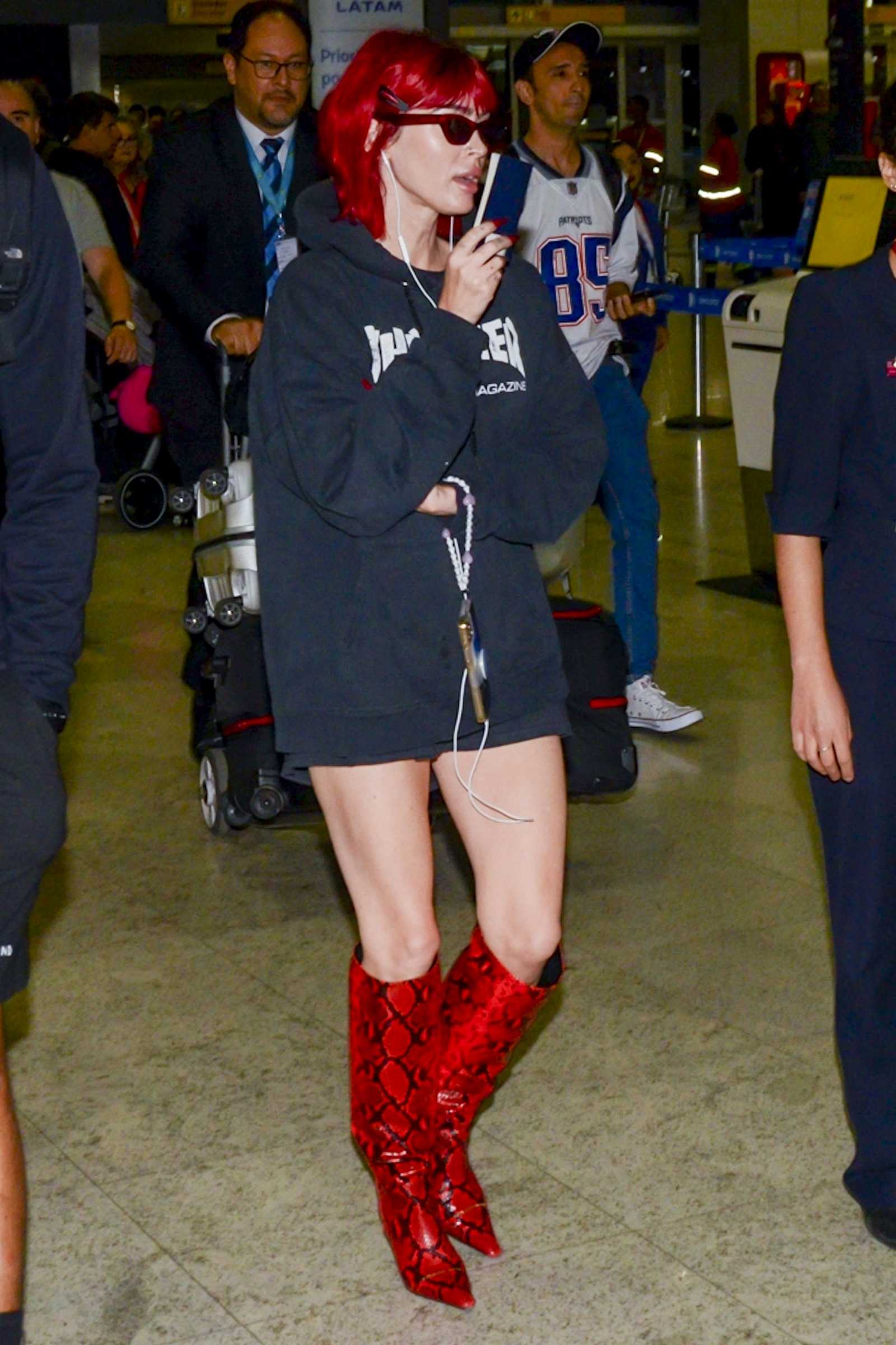 Megan_Fox_-_Guarulhos_Airport_in_Sao_Paulo2C_Brazil__1105202302.jpg