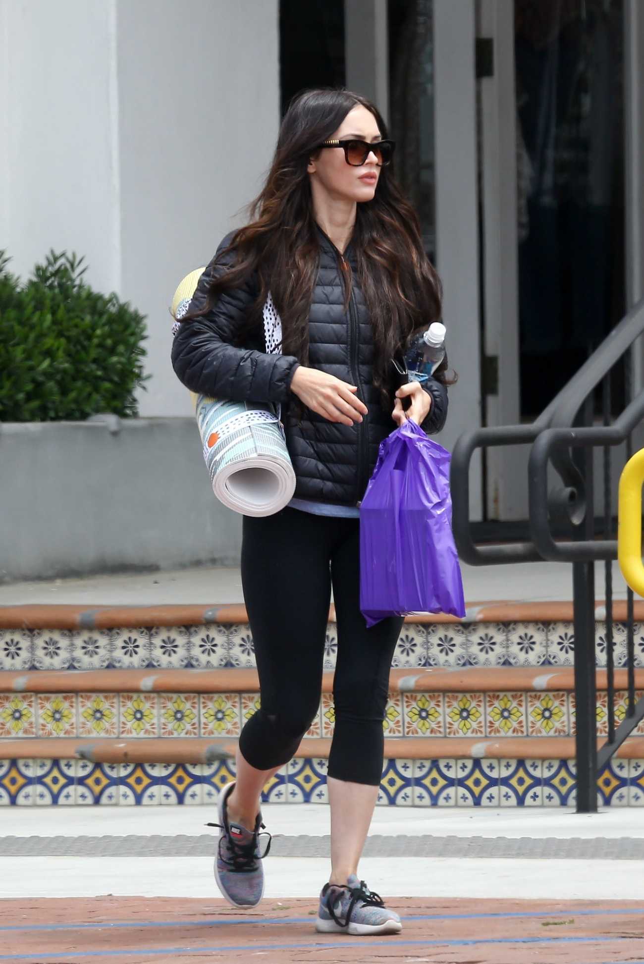 Megan_Fox_-_Leaving_a_yoga_class_in_Malibu_on_May_27-02.jpg
