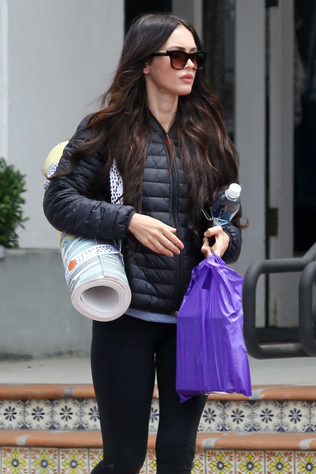Megan_Fox_-_Leaving_a_yoga_class_in_Malibu_on_May_27-05.jpg