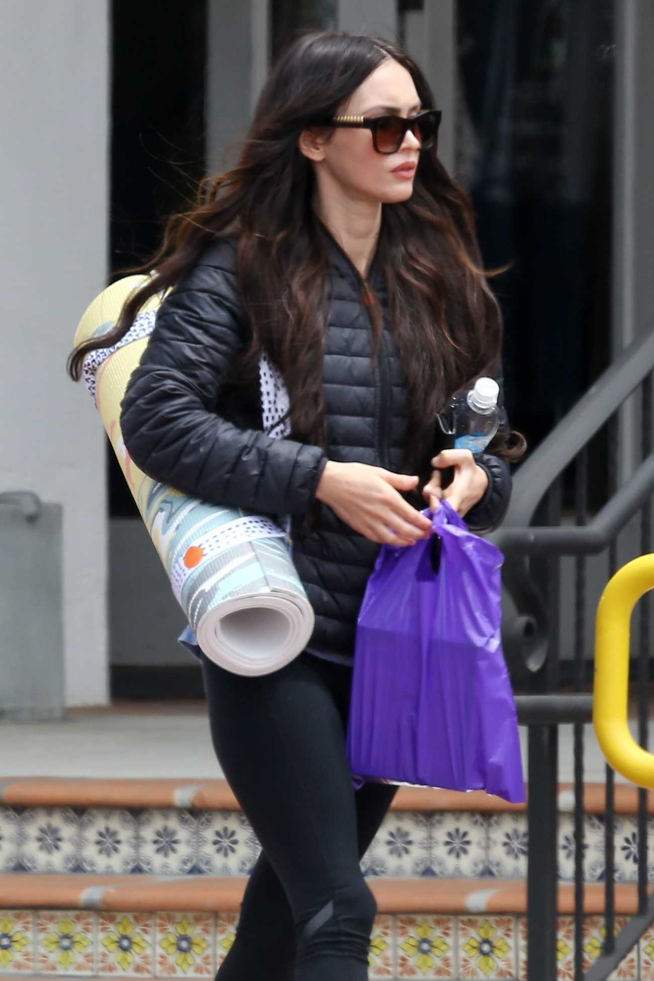 Megan_Fox_-_Leaving_a_yoga_class_in_Malibu_on_May_27-09.jpg