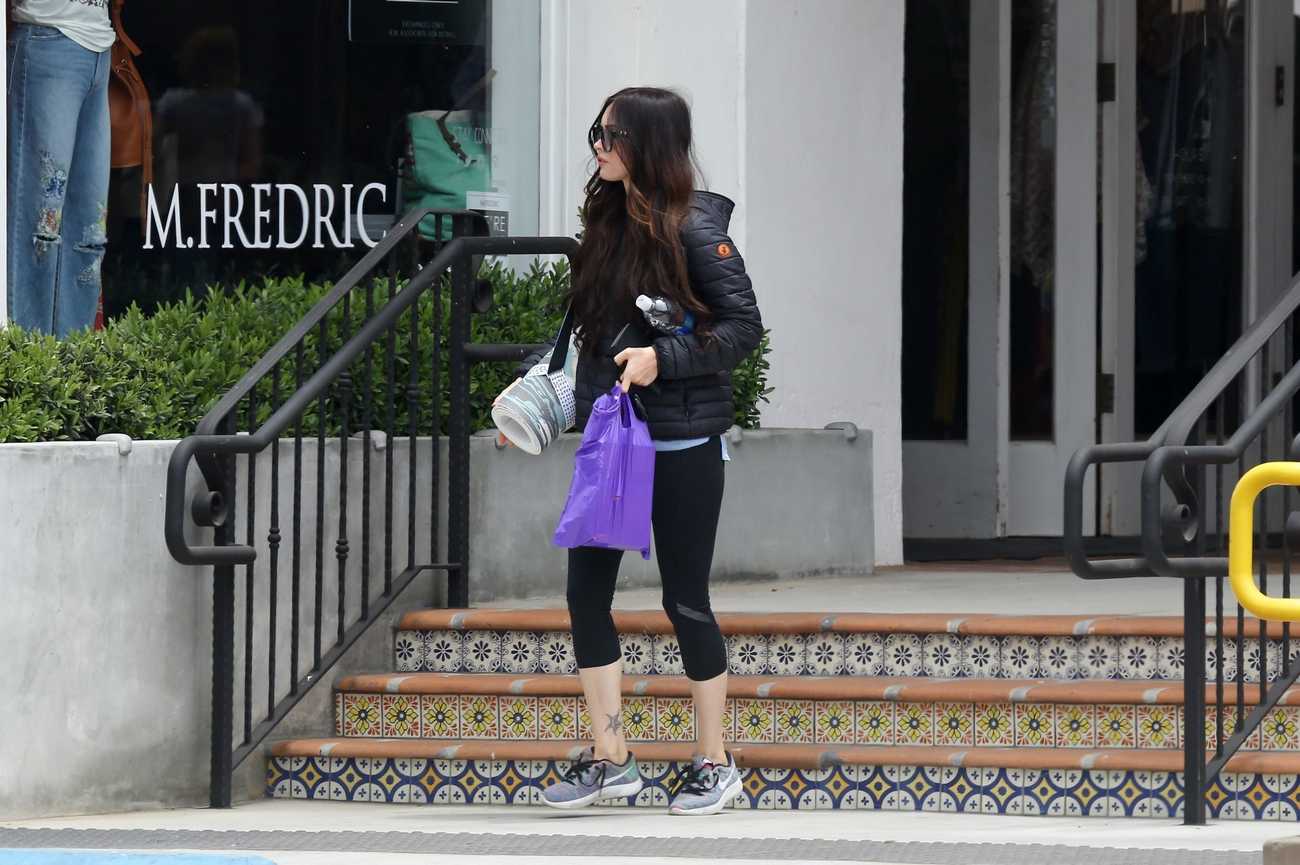 Megan_Fox_-_Leaving_a_yoga_class_in_Malibu_on_May_27-15.jpg