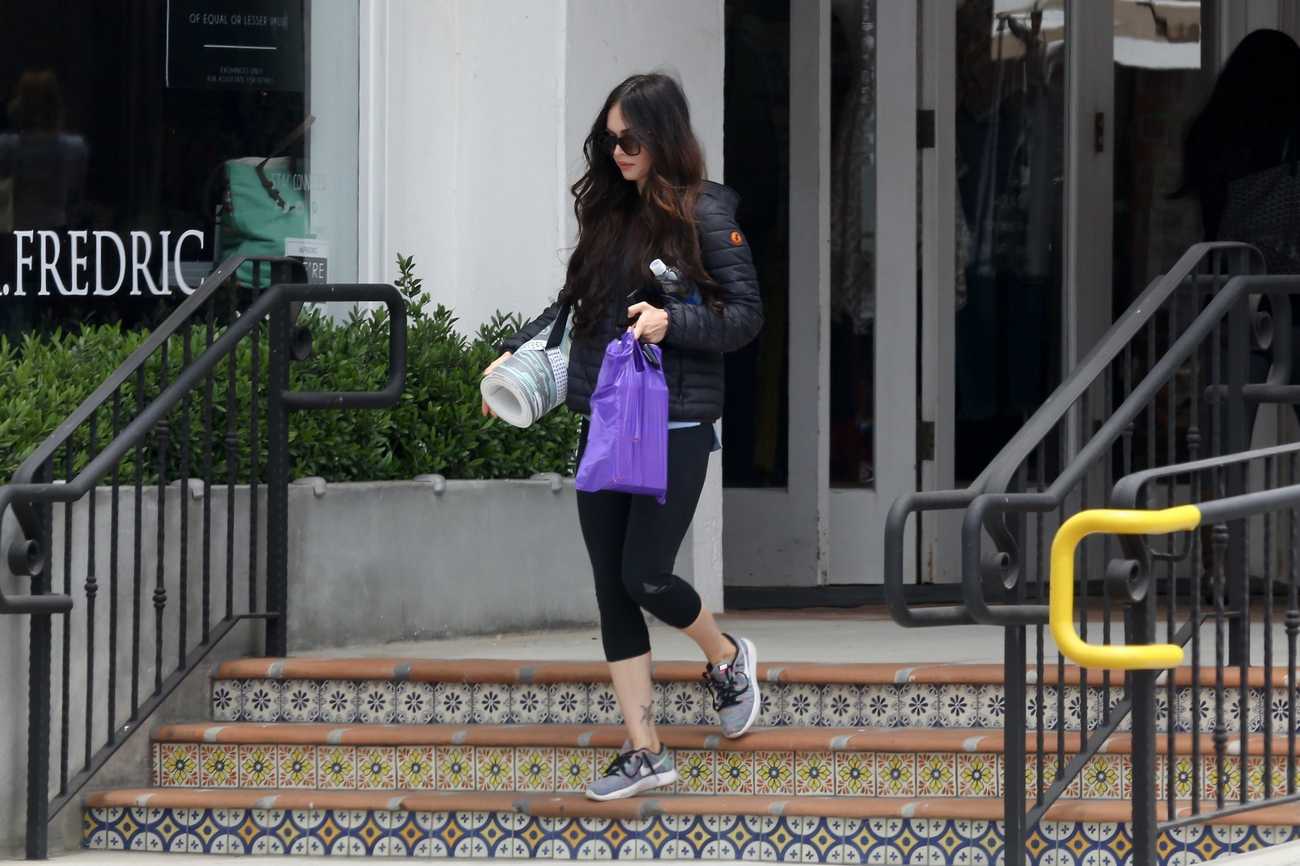 Megan_Fox_-_Leaving_a_yoga_class_in_Malibu_on_May_27-19.jpg