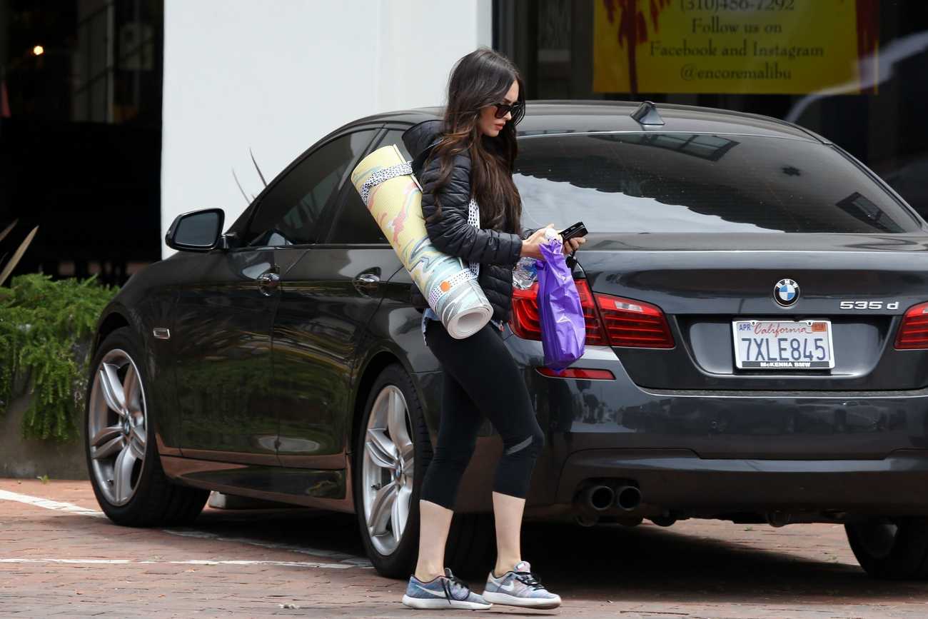 Megan_Fox_-_Leaving_a_yoga_class_in_Malibu_on_May_27-21.jpg