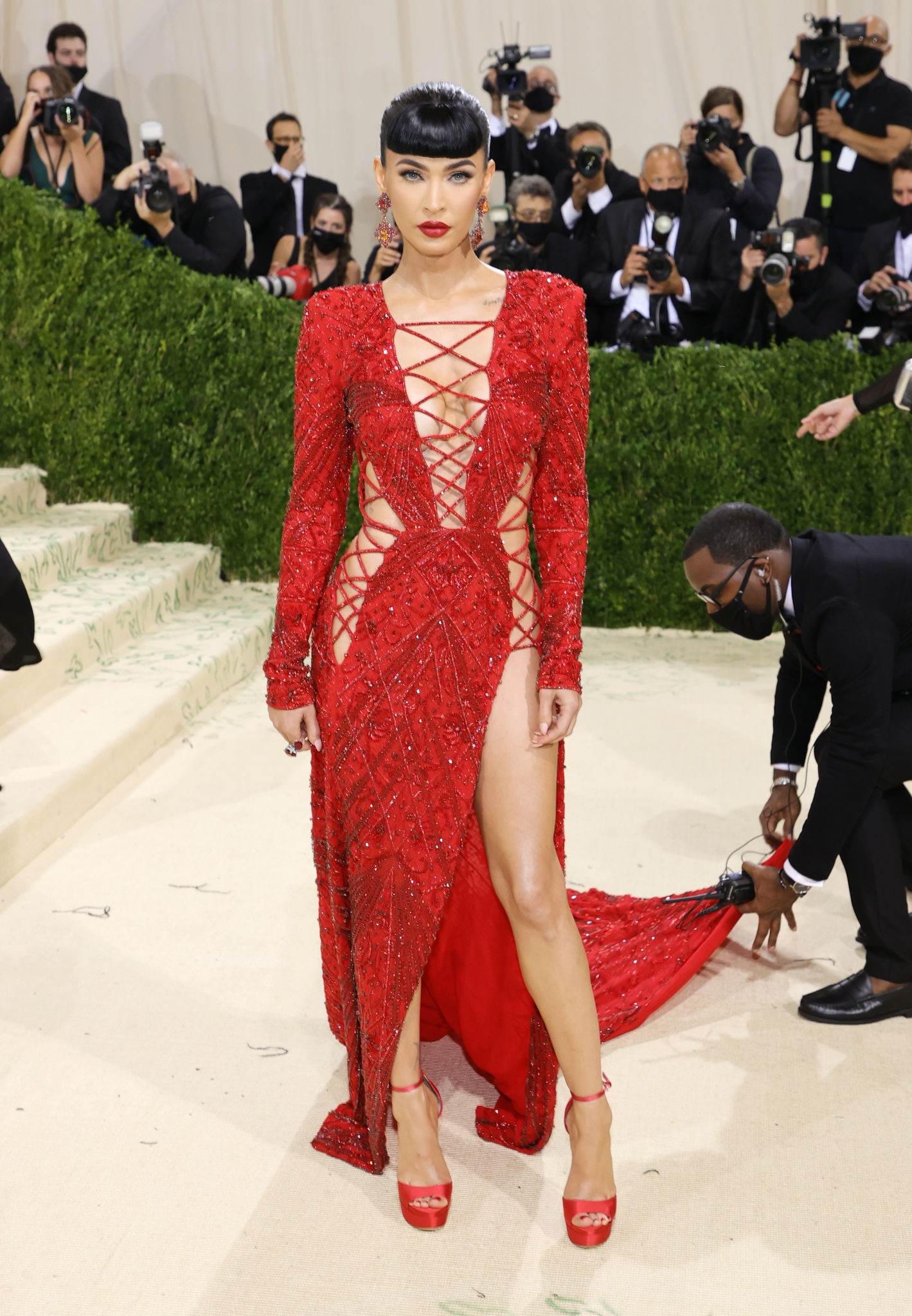 Megan_Fox_-_Met_Gala_Celebrating_In_America_A_Lexicon_Of_Fashion__09132021_00009.jpg