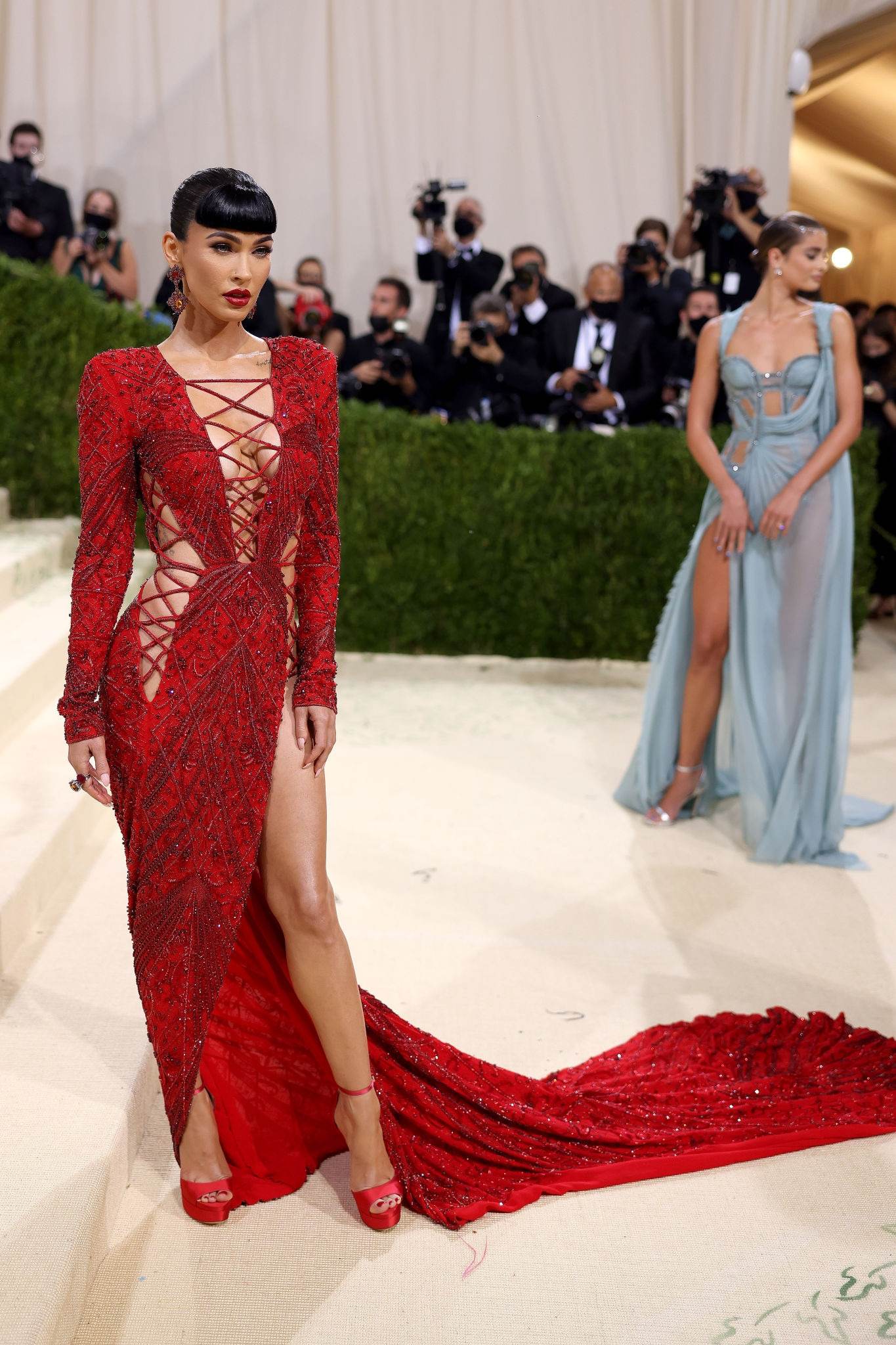 Megan_Fox_-_Met_Gala_Celebrating_In_America_A_Lexicon_Of_Fashion__09132021_00031.jpg