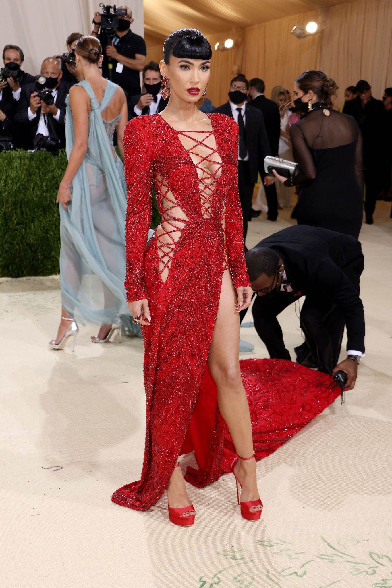 Megan_Fox_-_Met_Gala_Celebrating_In_America_A_Lexicon_Of_Fashion__09132021_00033.jpg