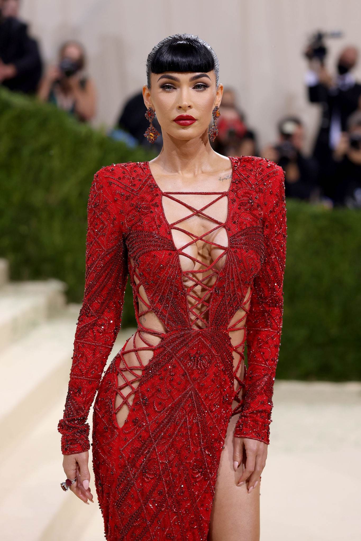 Megan_Fox_-_Met_Gala_Celebrating_In_America_A_Lexicon_Of_Fashion__09132021_00038.jpg