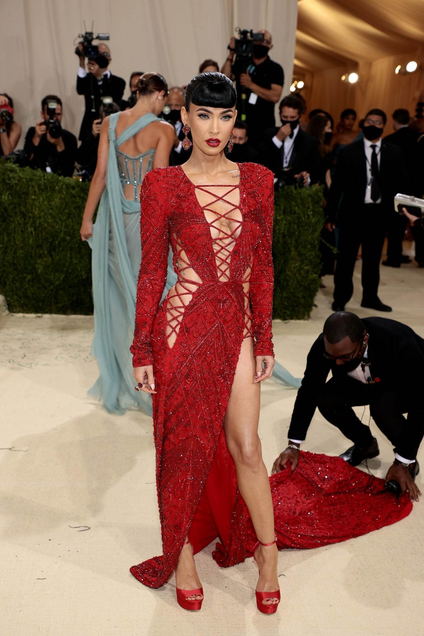 Megan_Fox_-_Met_Gala_Celebrating_In_America_A_Lexicon_Of_Fashion__09132021_00048.jpg