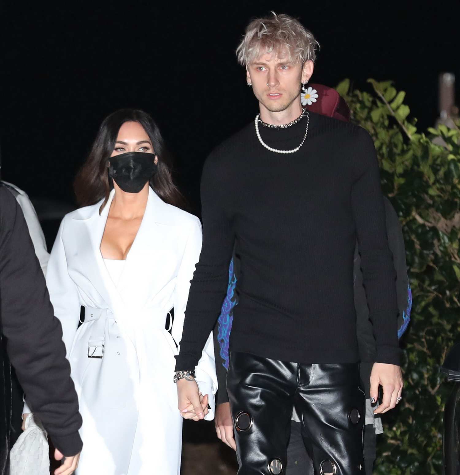 Megan_Fox_-_Out_for_dinner_at_Nobu_in_Los_Angeles_March_132C_2021_01.jpg