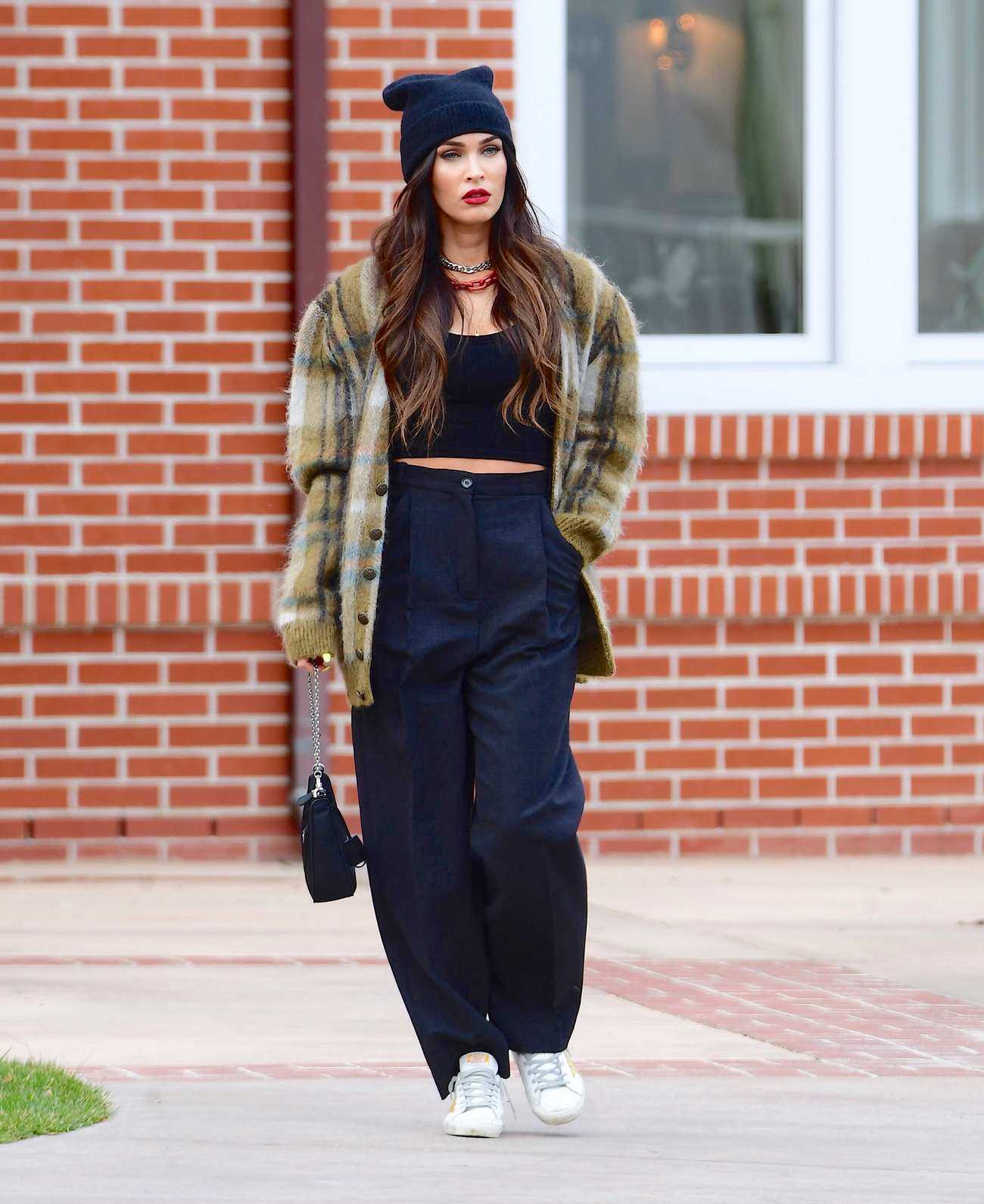 Megan_Fox_-_Spotted_in_Calabasas_February_222C_2021_02.jpg