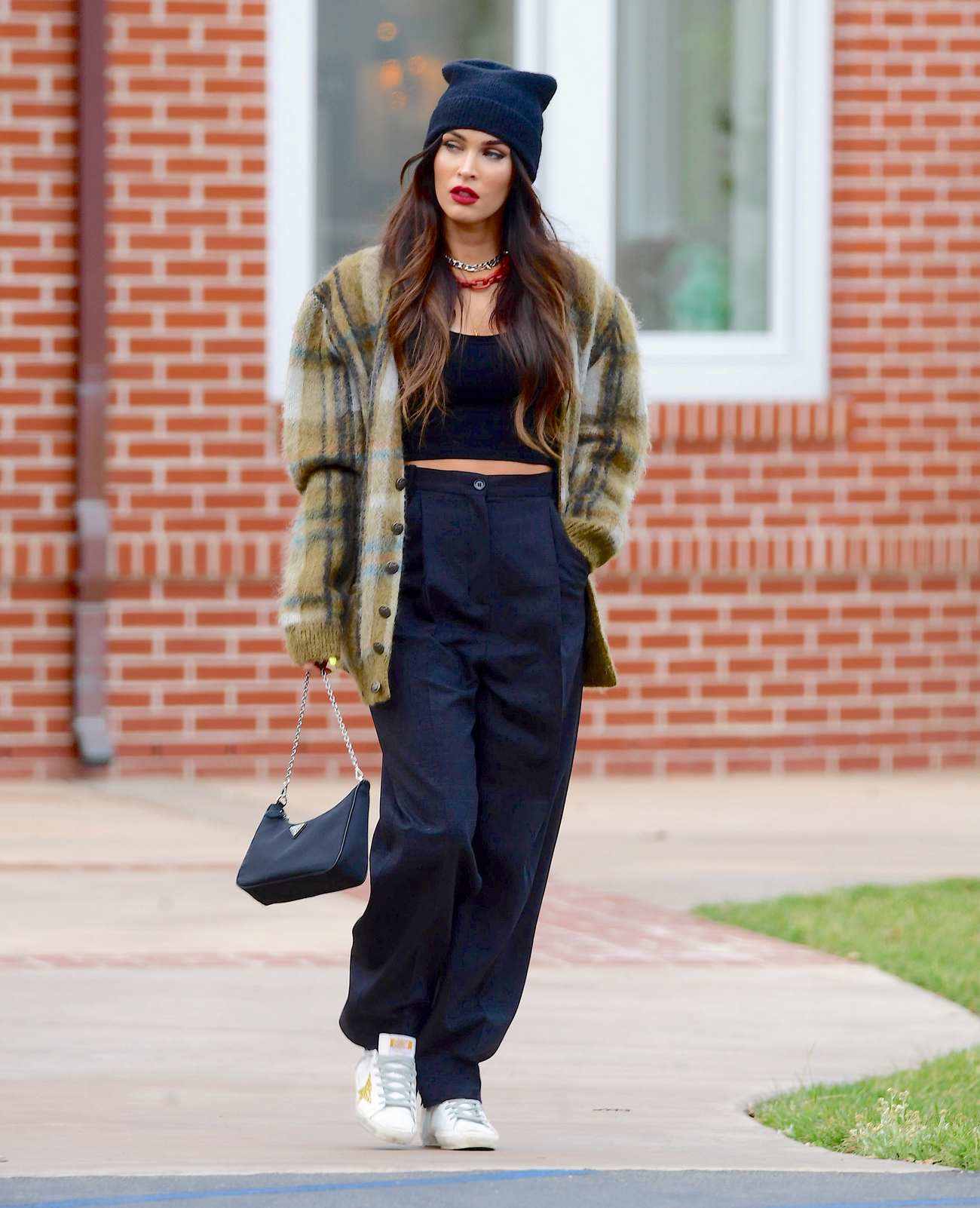 Megan_Fox_-_Spotted_in_Calabasas_February_222C_2021_03.jpg