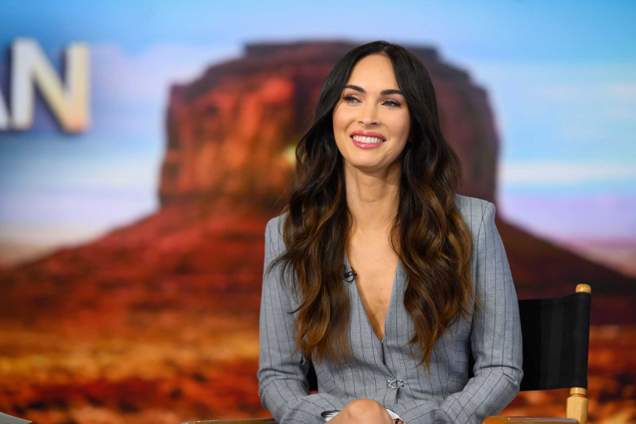 Megan_Fox_-_Today_Show_Season_67_28November_282C_201829-02.jpg