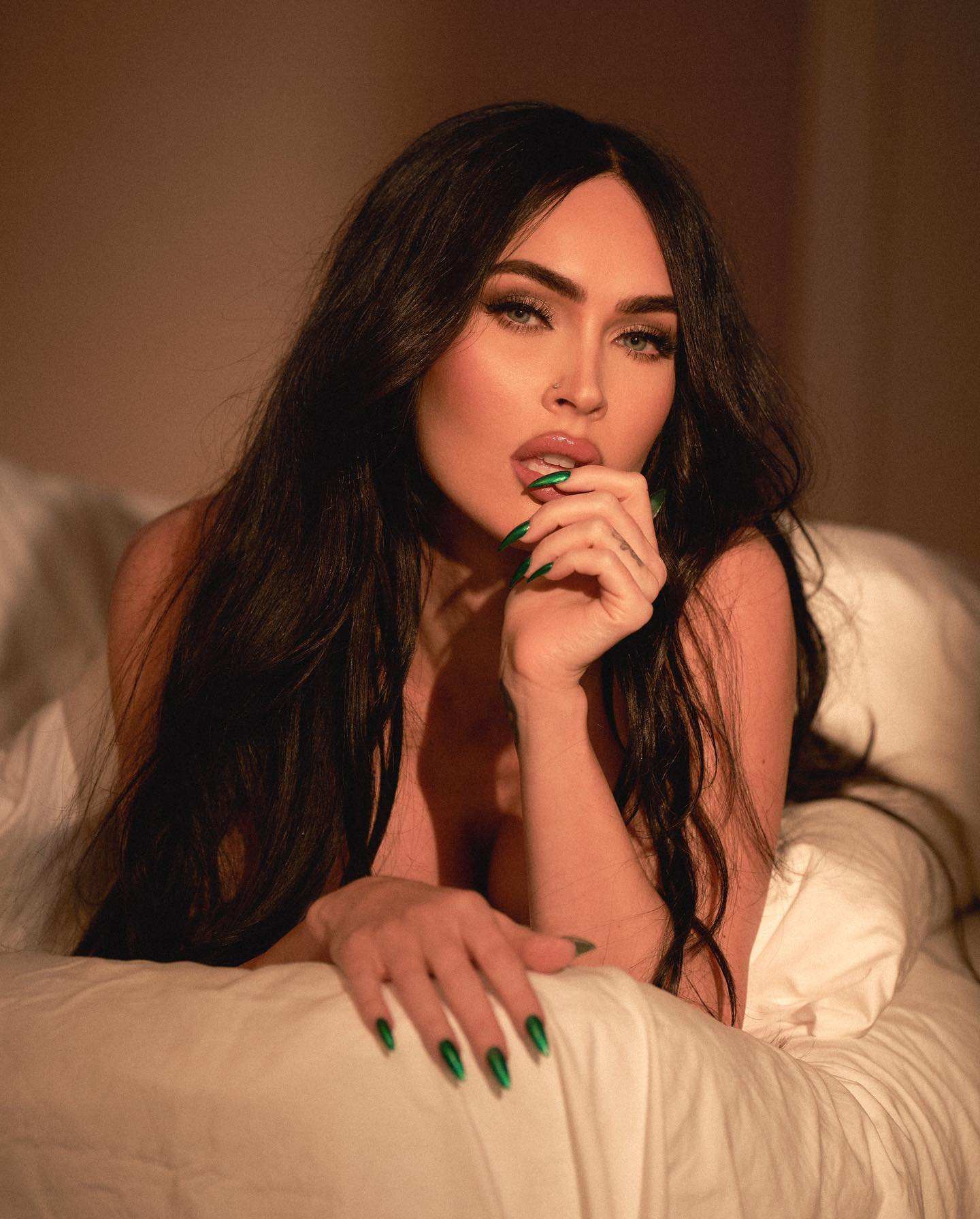 Megan_Fox_-_UNDN_LAQR_Megan_Fox_collection_202202.jpg