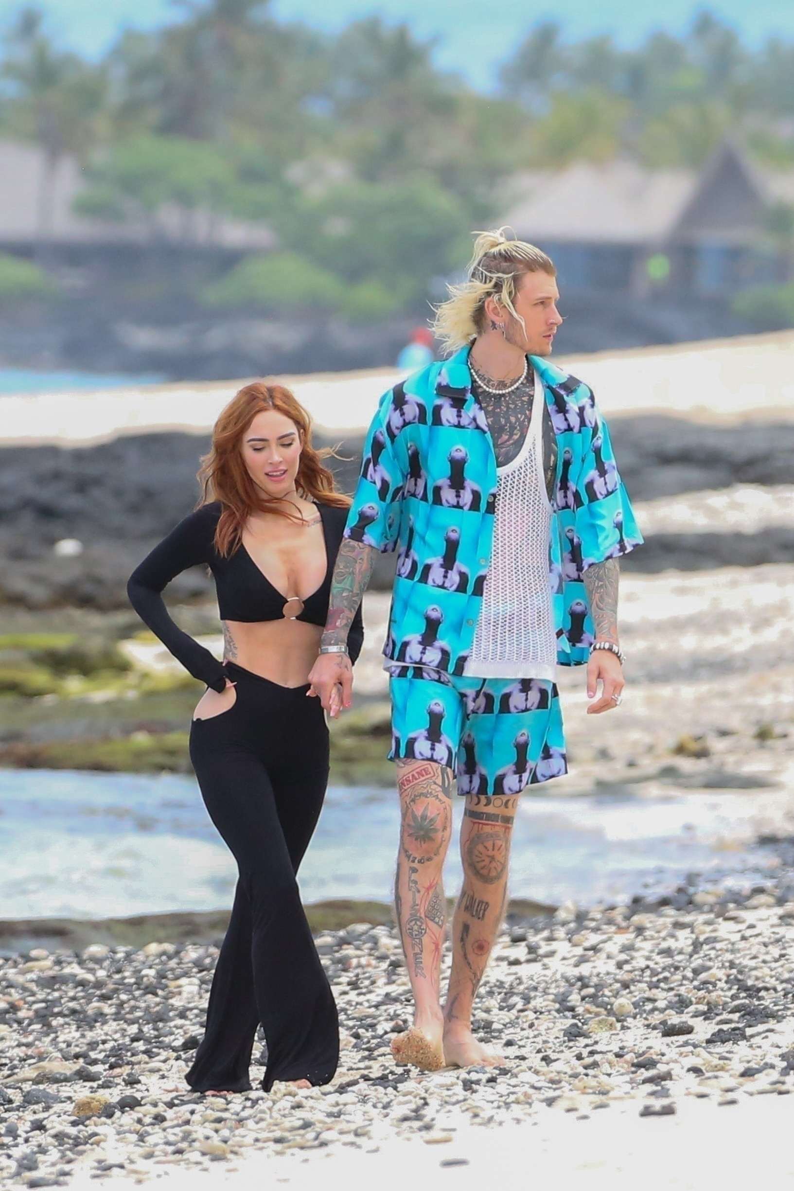Megan_Fox_-___MGK_are_seen_enjoying_a_vacation_in_Hawaii2C_0406202302.jpg