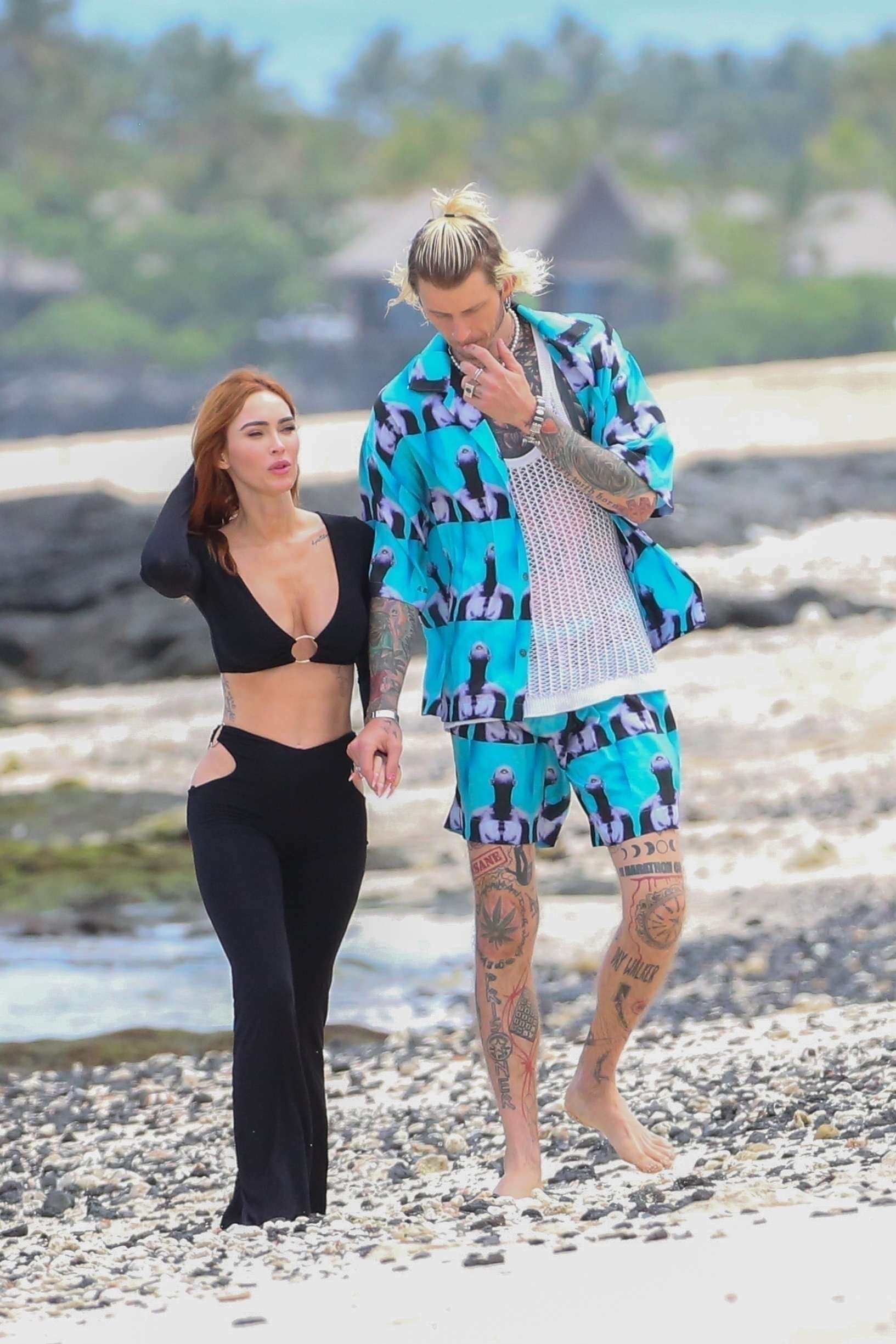 Megan_Fox_-___MGK_are_seen_enjoying_a_vacation_in_Hawaii2C_0406202304.jpg